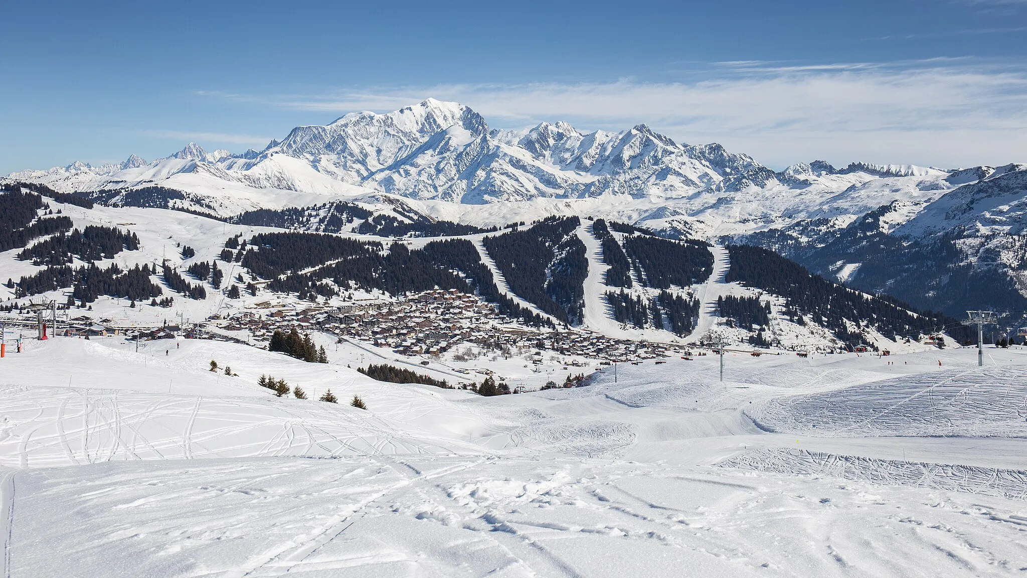 Photo showing: Les Saisies (hiver), au fond le Mont Blanc
