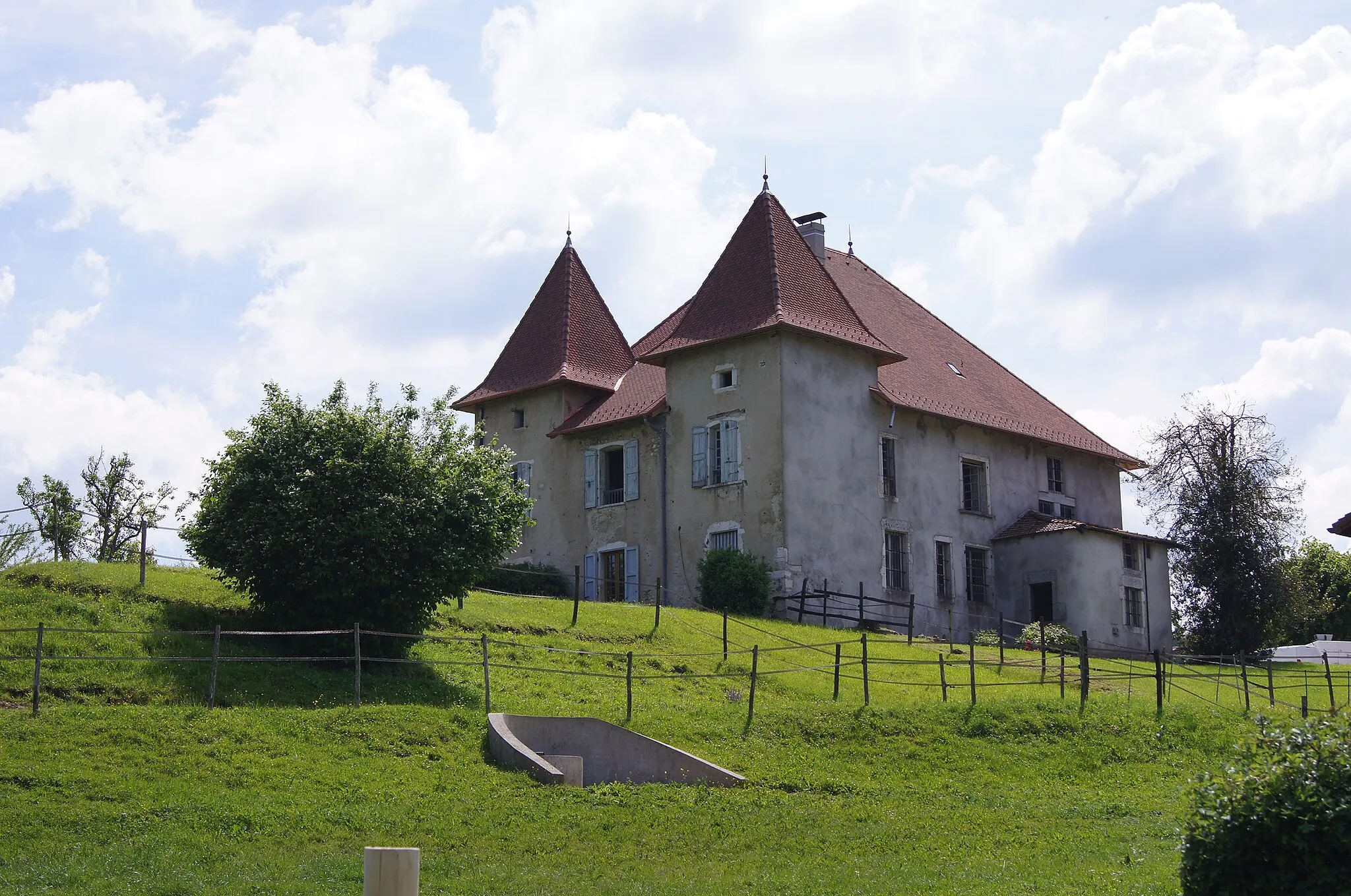 Photo showing: maison forte