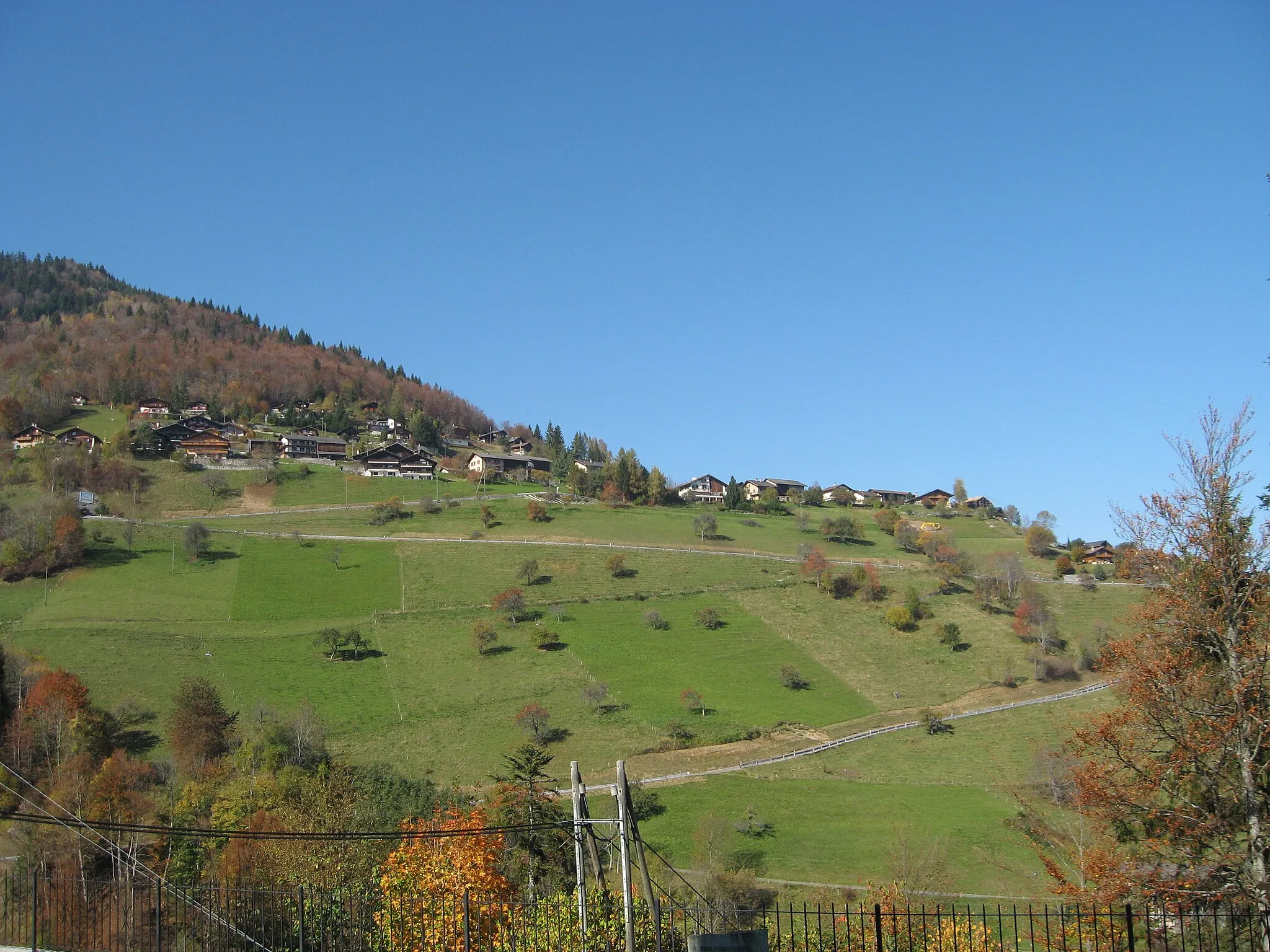 Photo showing: Torgon village – photo taken from Revereulaz