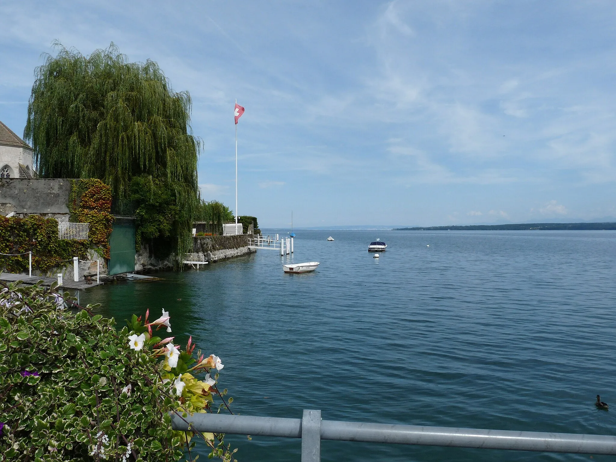 Photo showing: Coppet (canton de Vaud, Suisse) : embarcadère sur le Lac Léman.