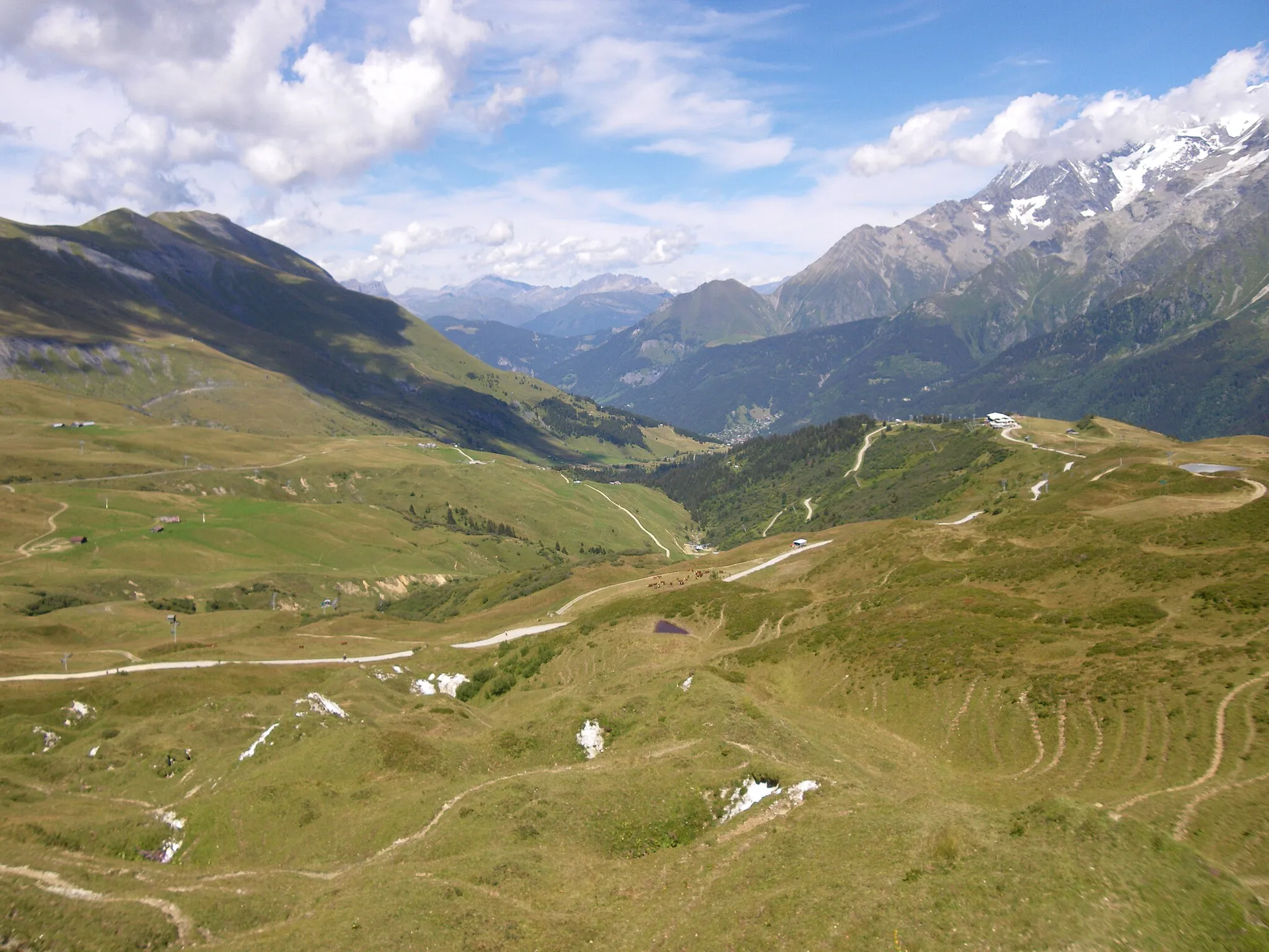 Photo showing: le col du joly au fond de la vallée : les contamines montjoie