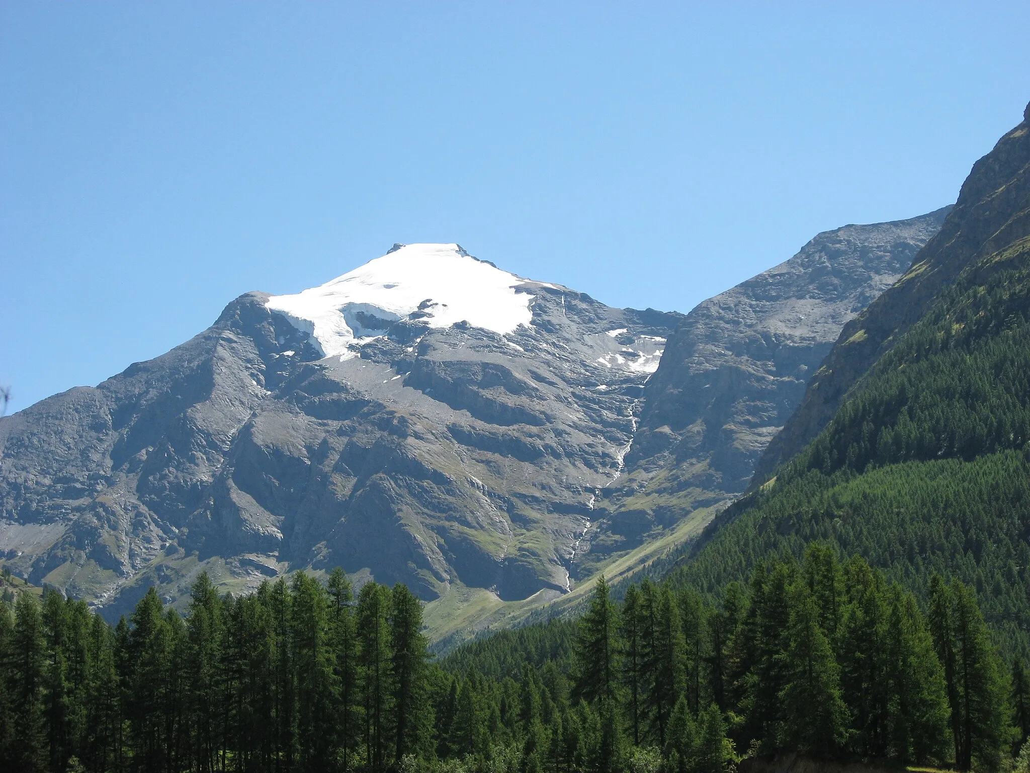 Photo showing: Pointe de Charbonnel taken from the parking of le Villaron in the Vallée de la Maurienne

Pointe de Charbonnel Position: Map: 45° 16' 51" N 7° 3' 20" E
Camera Position: Camera location 45° 19′ 55″ N, 7° 00′ 52″ E View this and other nearby images on: OpenStreetMap 45.331944;    7.014444