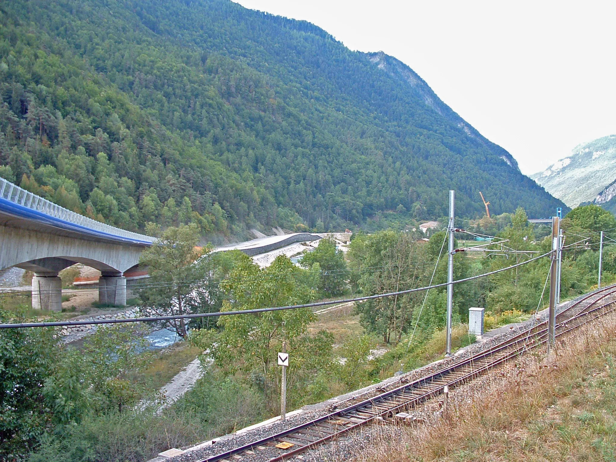 Photo showing: Montgirod - Déviation de Centron de la RN90, pont amont et ligne de chemin de fer