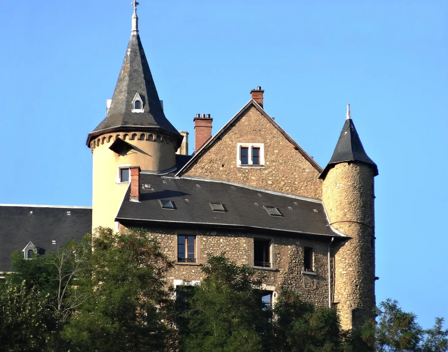 Photo showing: This building is indexed in the base Mérimée, a database of architectural heritage maintained by the French Ministry of Culture, under the reference PA00117261 .