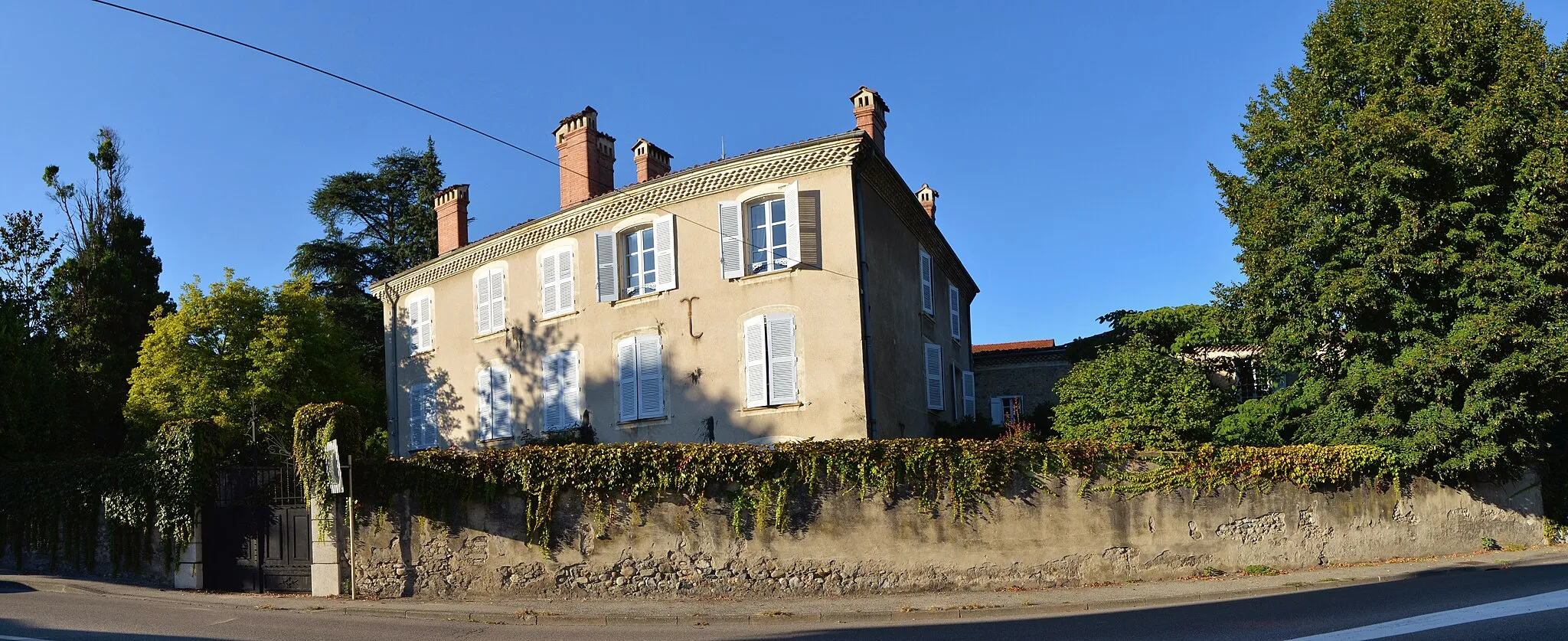 Photo showing: This building is indexed in the base Mérimée, a database of architectural heritage maintained by the French Ministry of Culture, under the reference PA00117303 .