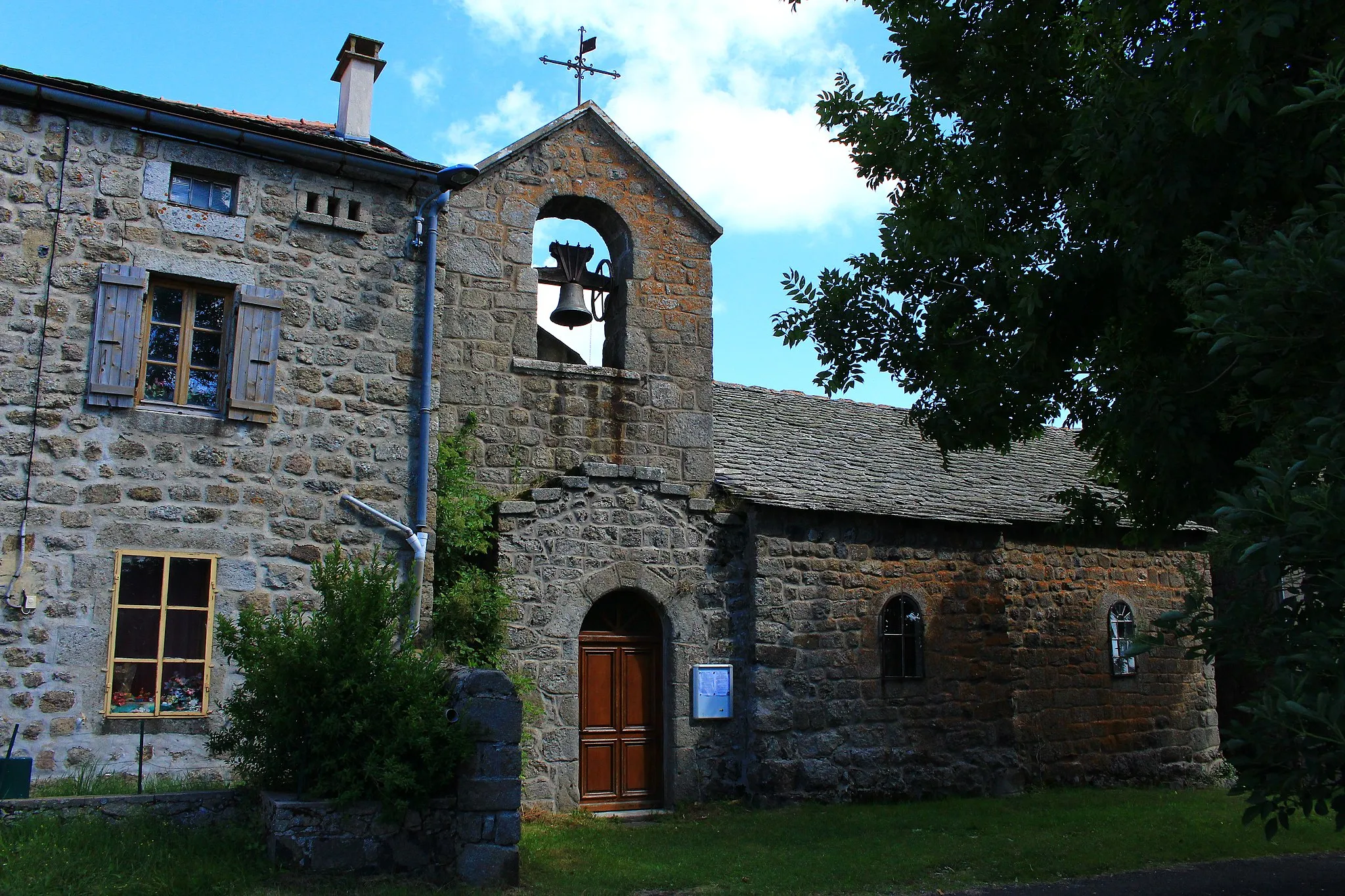 Photo showing: The Church of Saint-Romain-le-Désert.
Mars, Ardèche, France

August 2016