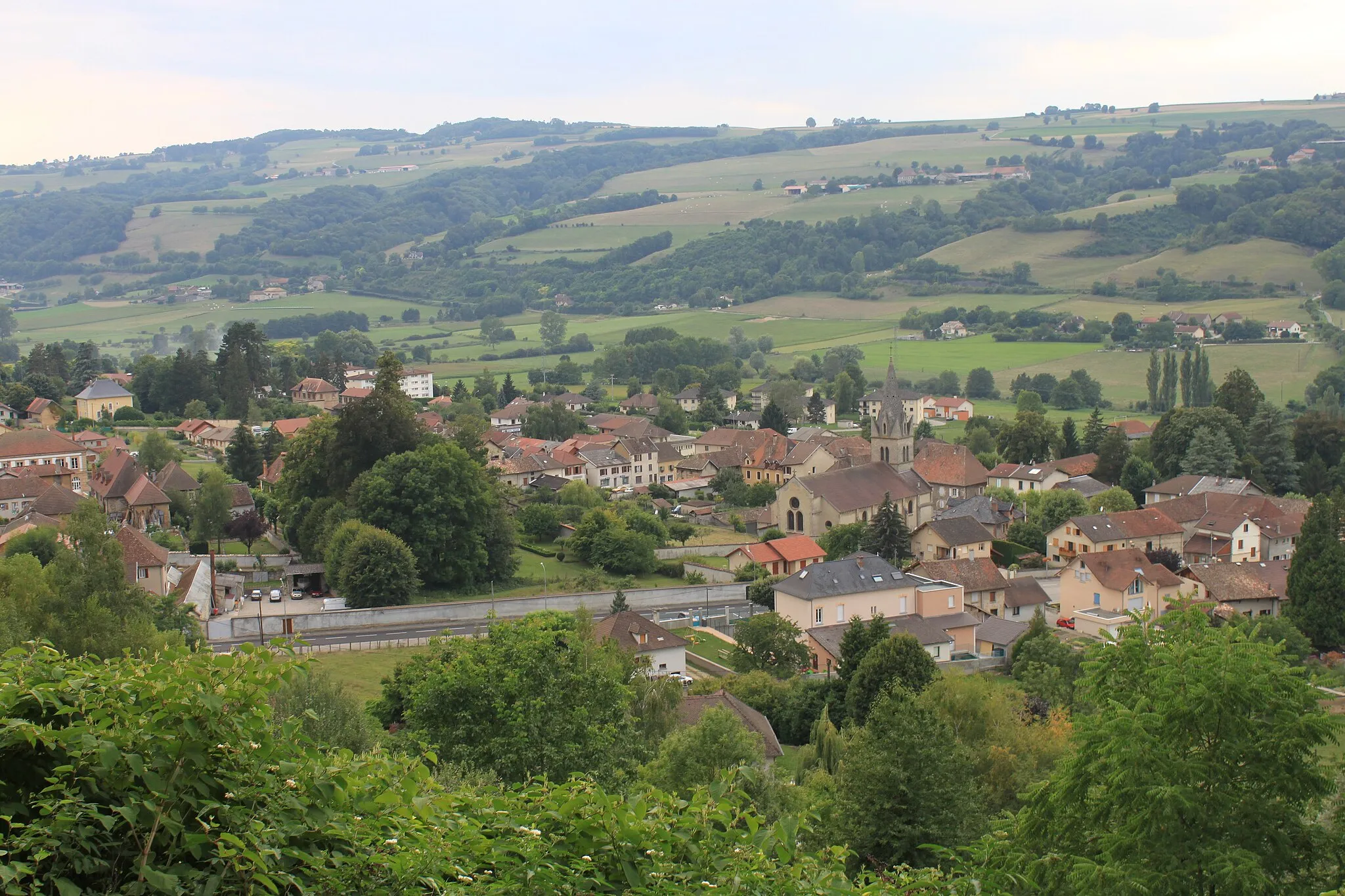 Photo showing: Vue sur Virieu depuis l'est