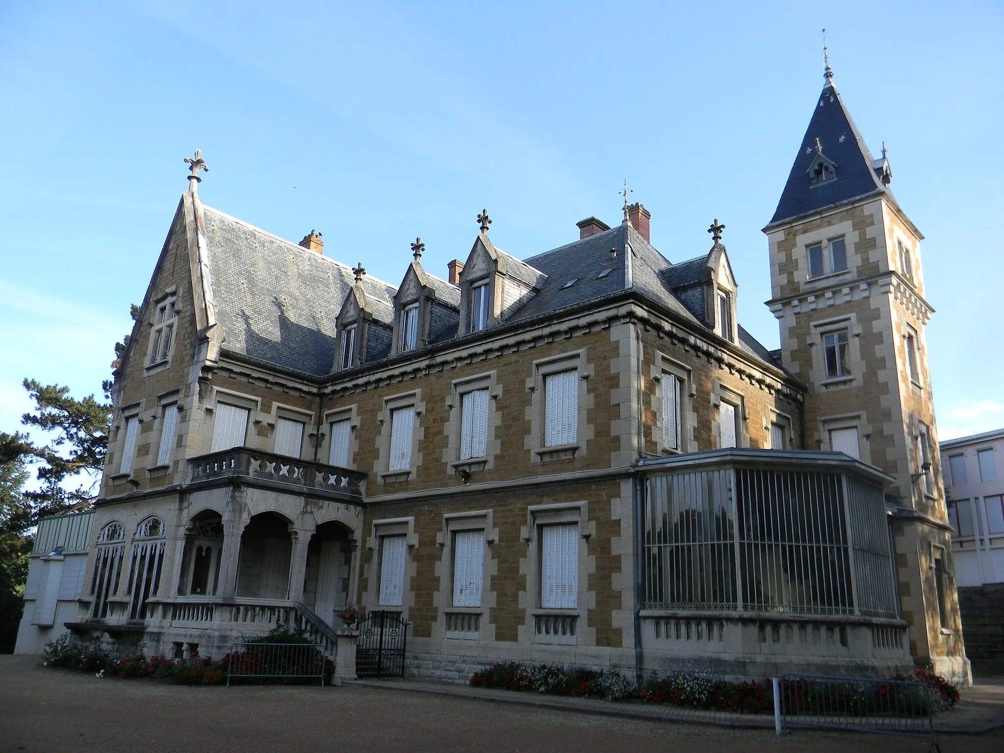 Photo showing: Château Grammont à Pont-de-Chéruy.