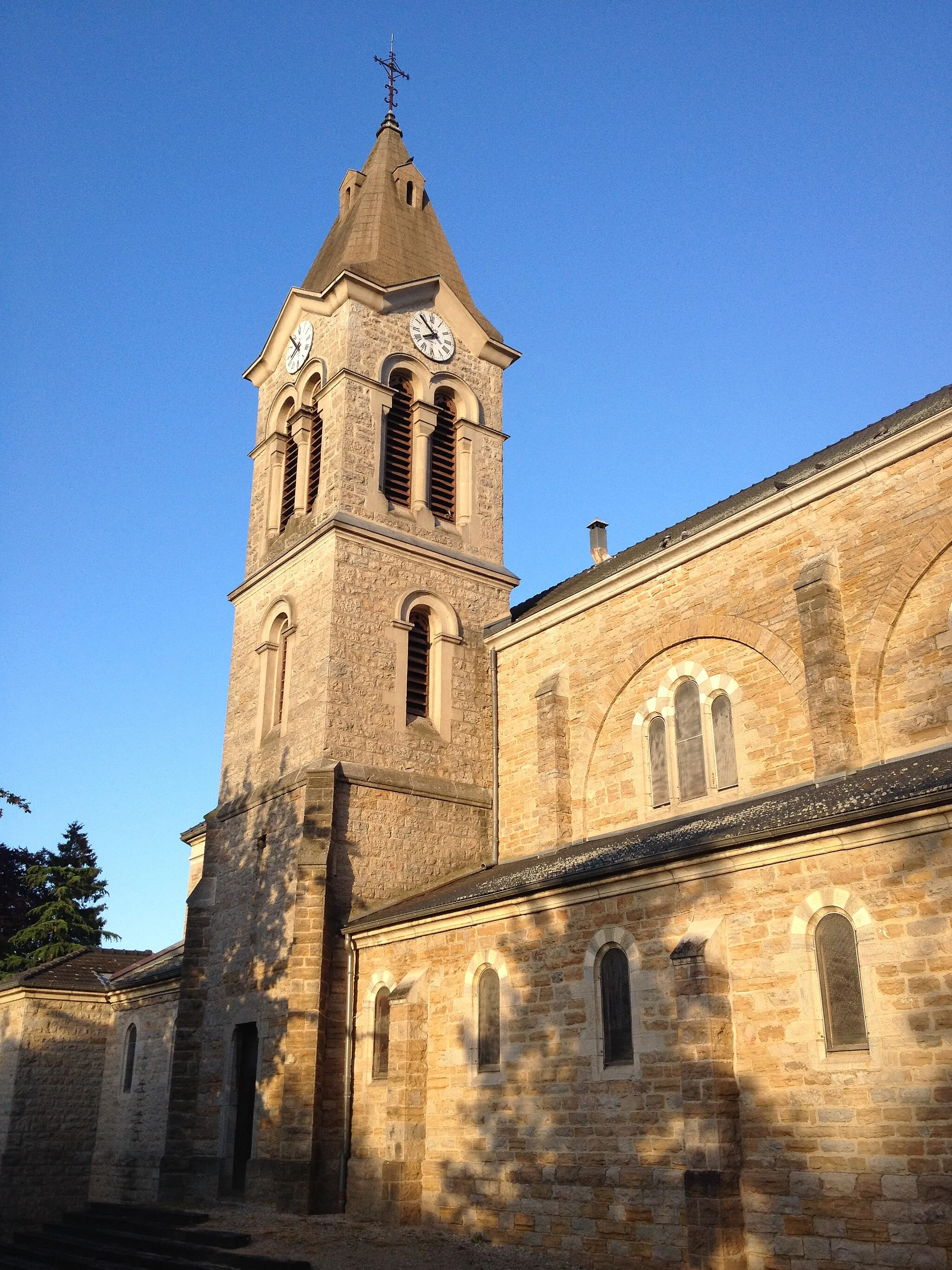 Photo showing: Clocher de l'église de Pont-de-Chéruy.