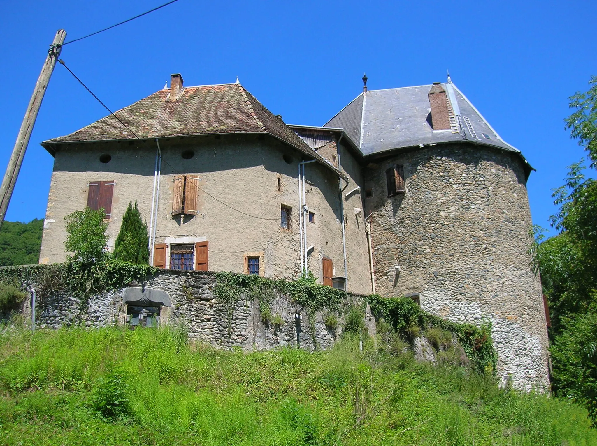 Photo showing: Château de Gordes. Laval, Isère, AuRA, France.