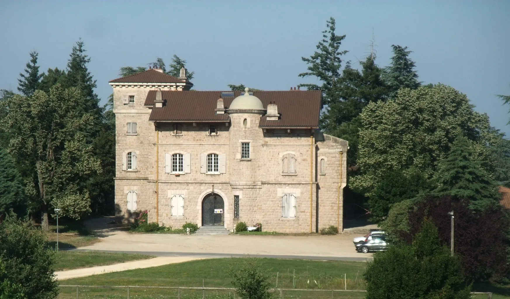 Photo showing: Roiffieux La Garde château