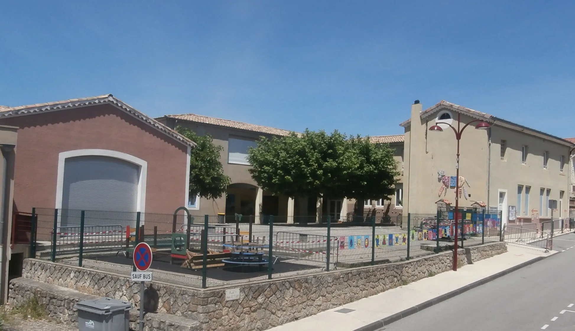 Photo showing: École en Veyras (Ardèche)