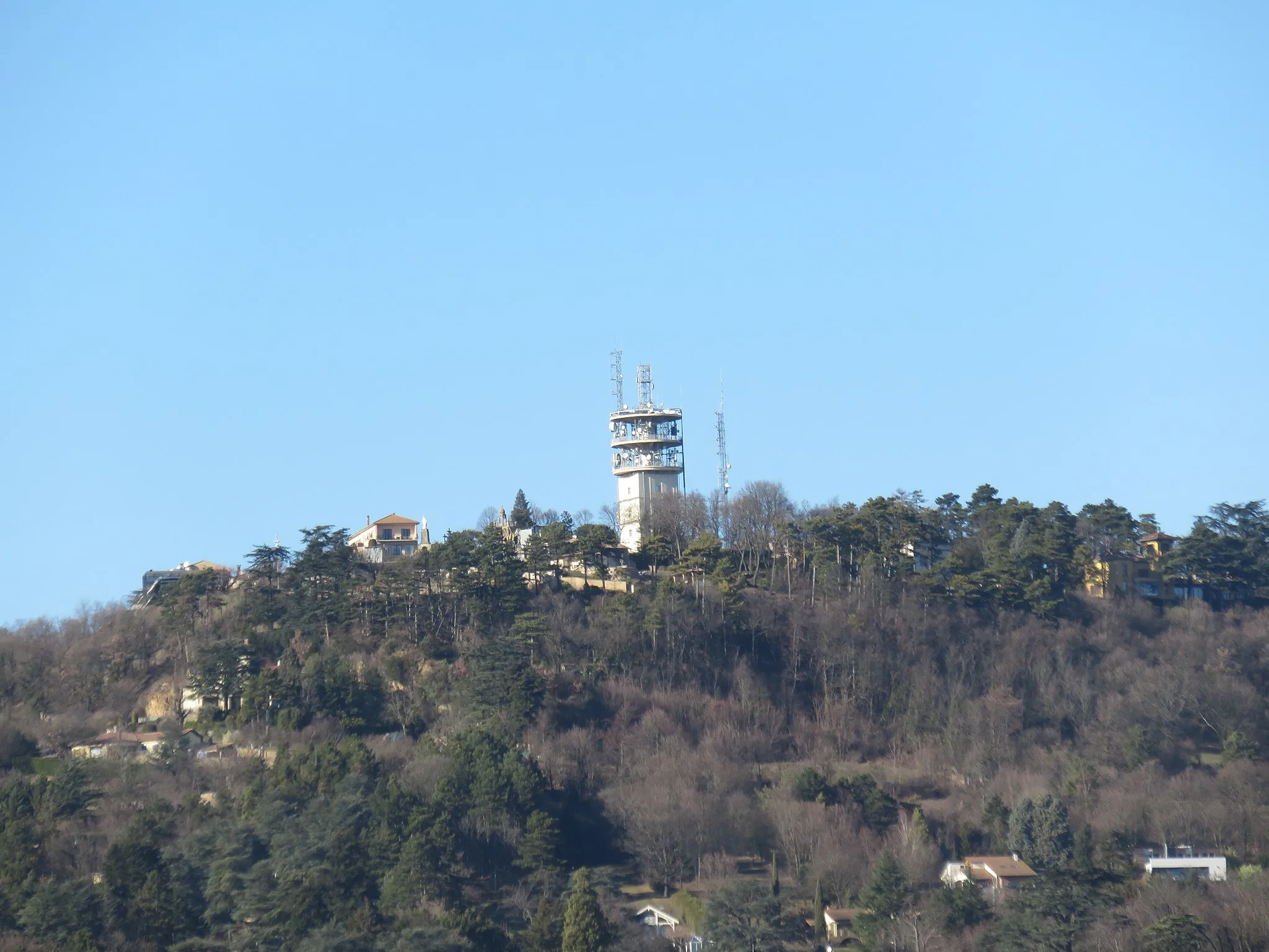 Photo showing: Vue du mont Cindre depuis le chemin de Montpellas (Saint-Rambert) à Lyon.