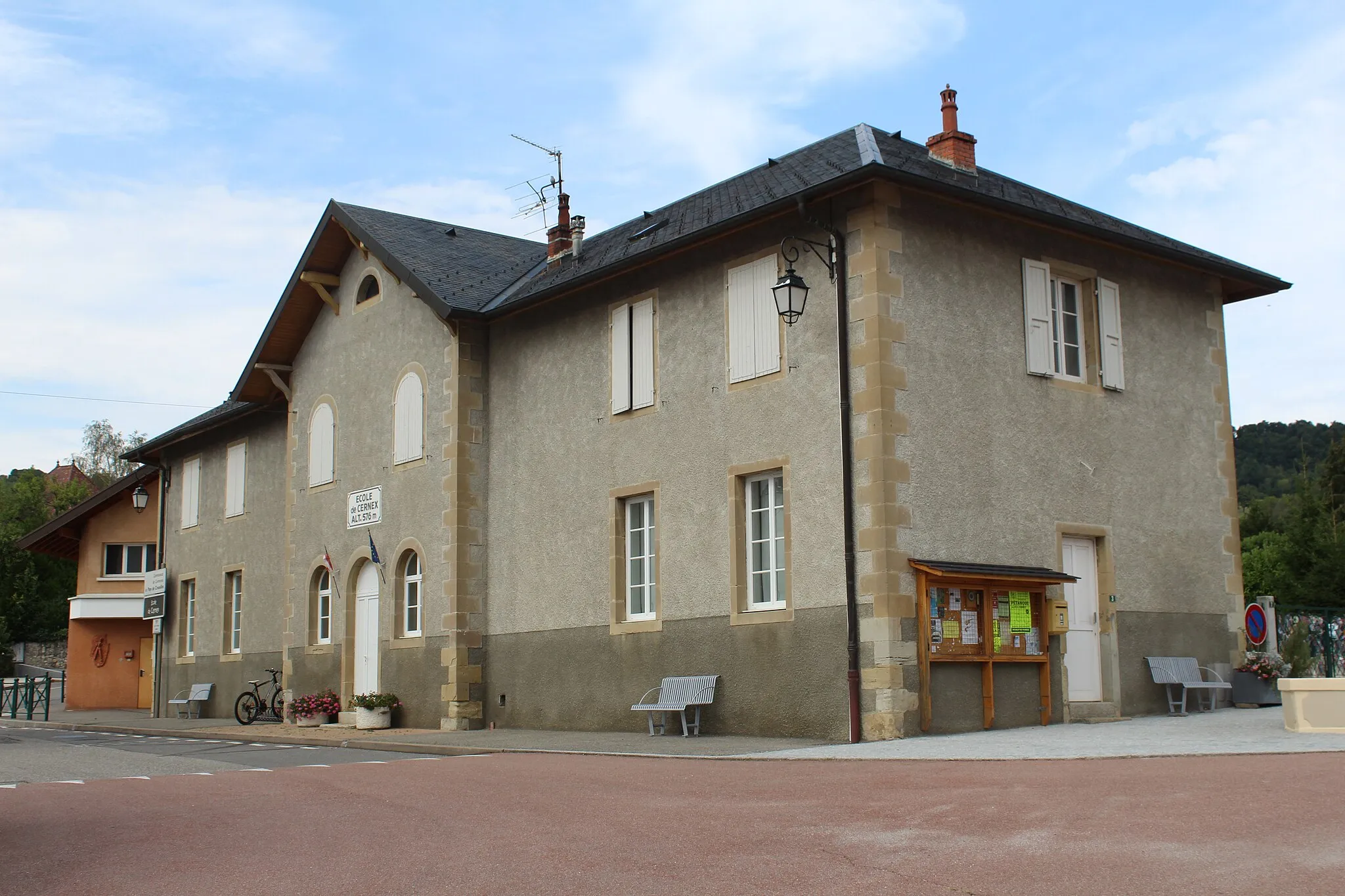 Photo showing: École de Cernex.