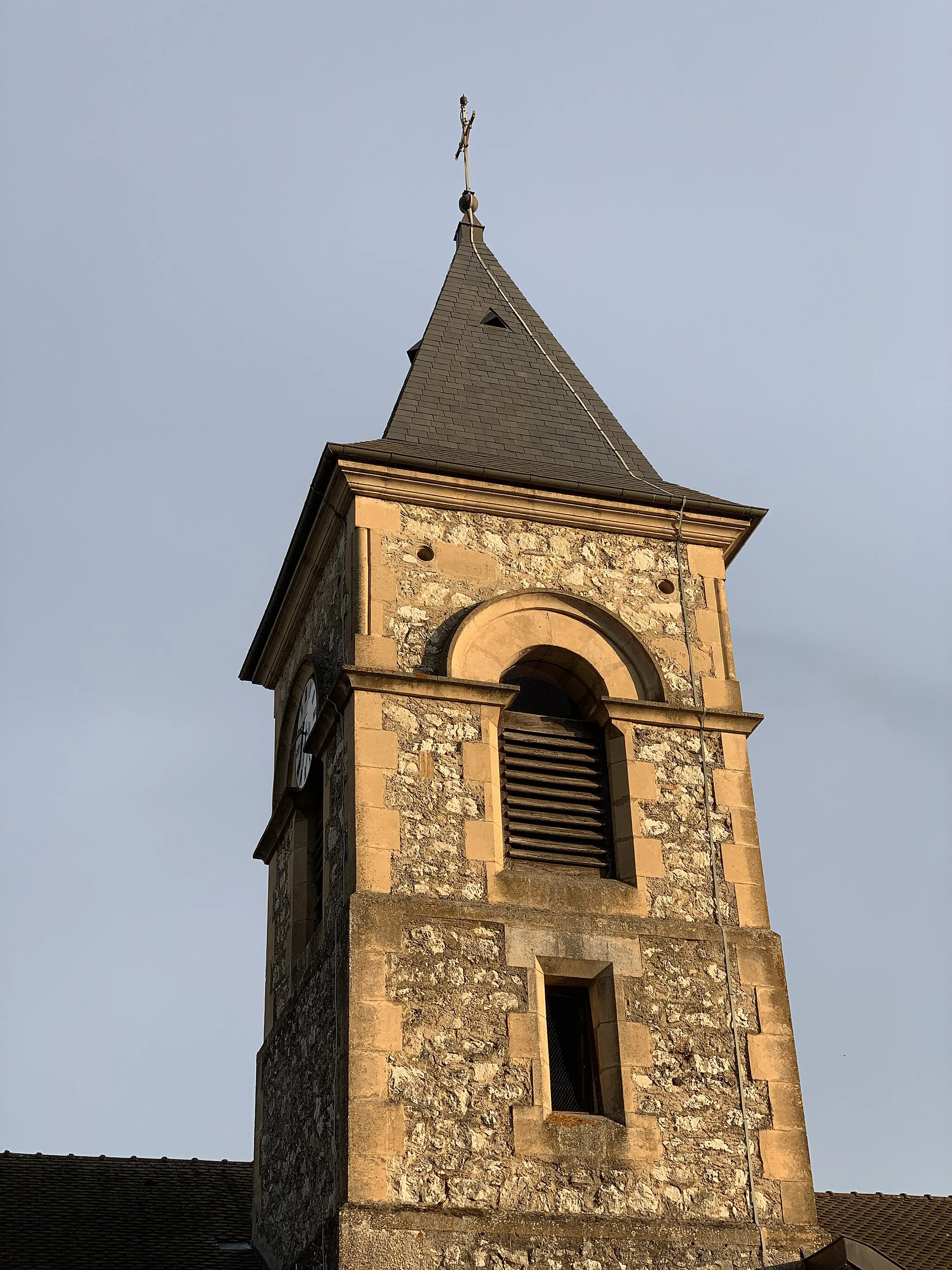 Photo showing: Église Saint-Laurent de Lavours.