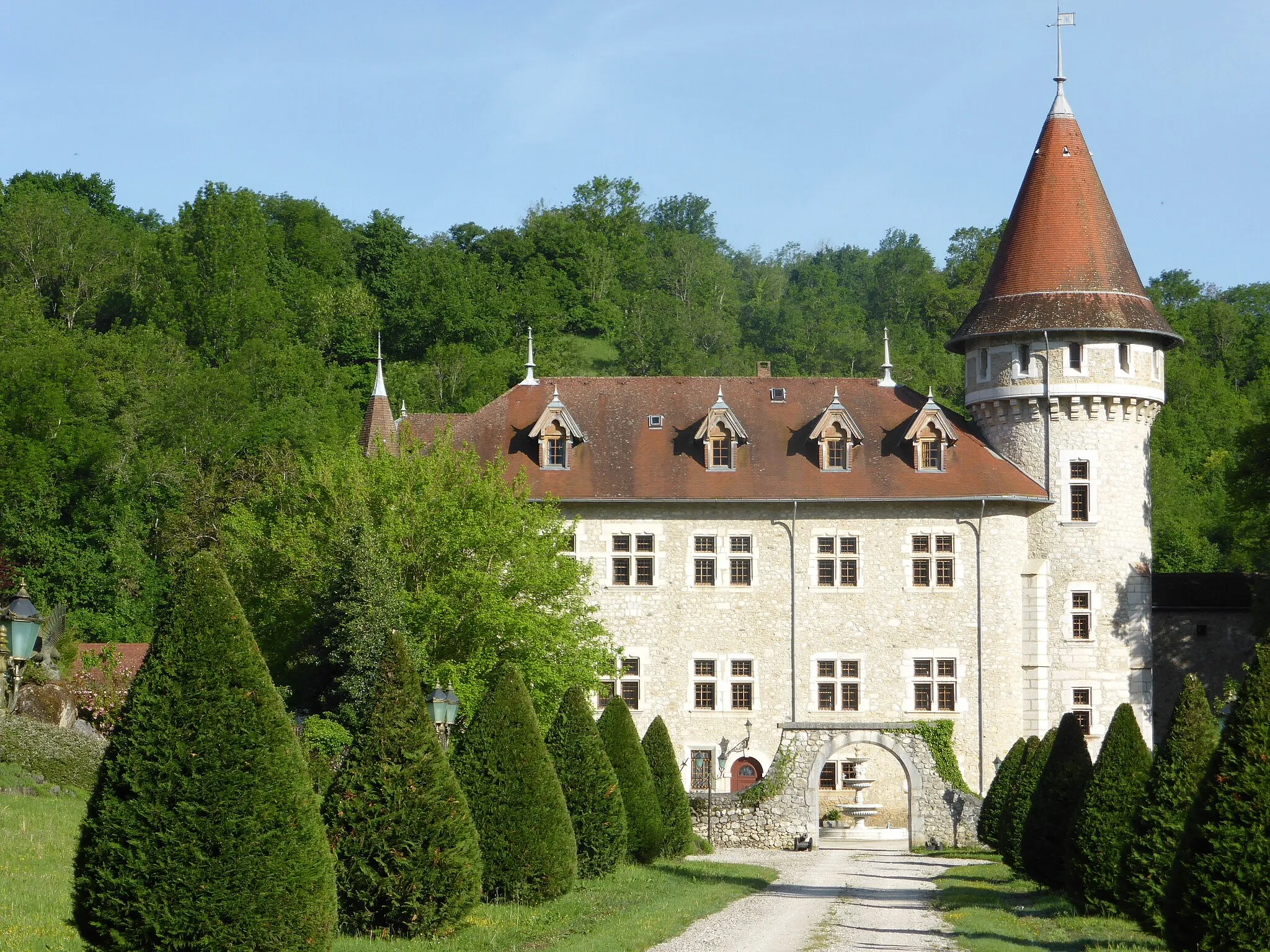 Photo showing: Castle of la Dragonnière in Yenne, Savoie, Rhône-Alpes, France.