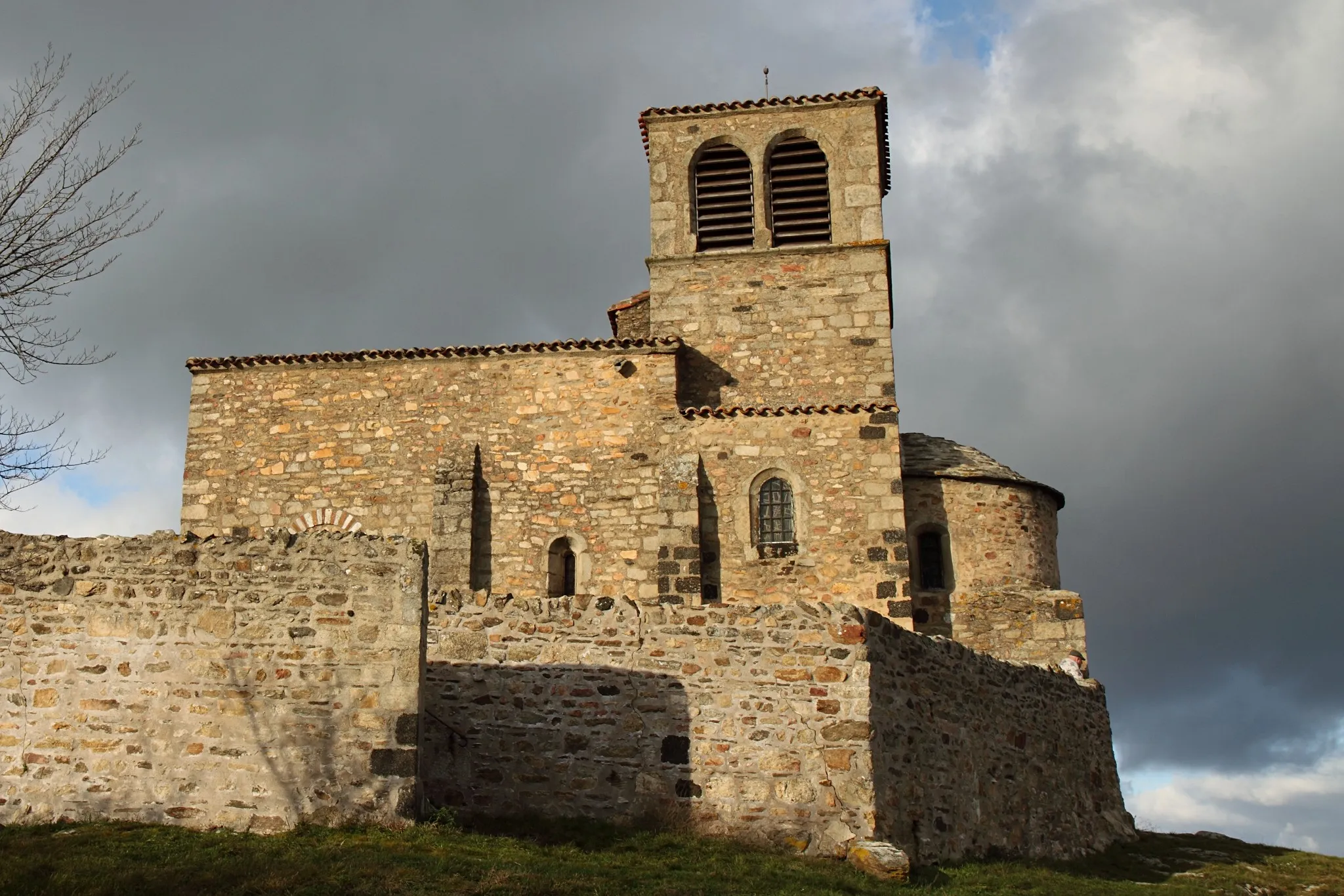 Photo showing: Vue du côté sud de la chapelle Saint-Vincent de Saint-Laurent-d'Agny