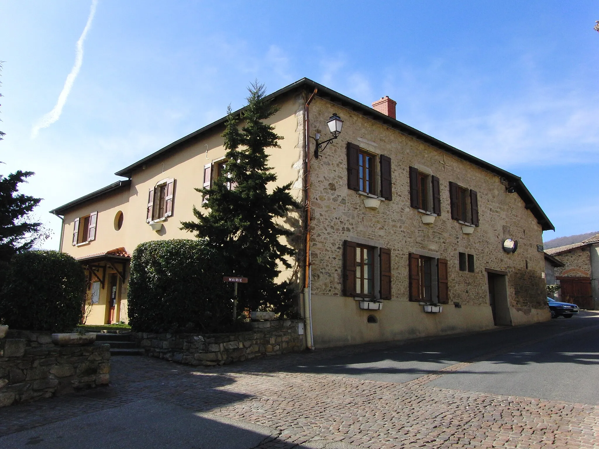 Photo showing: Chaussan Town Hall, Rhône, France