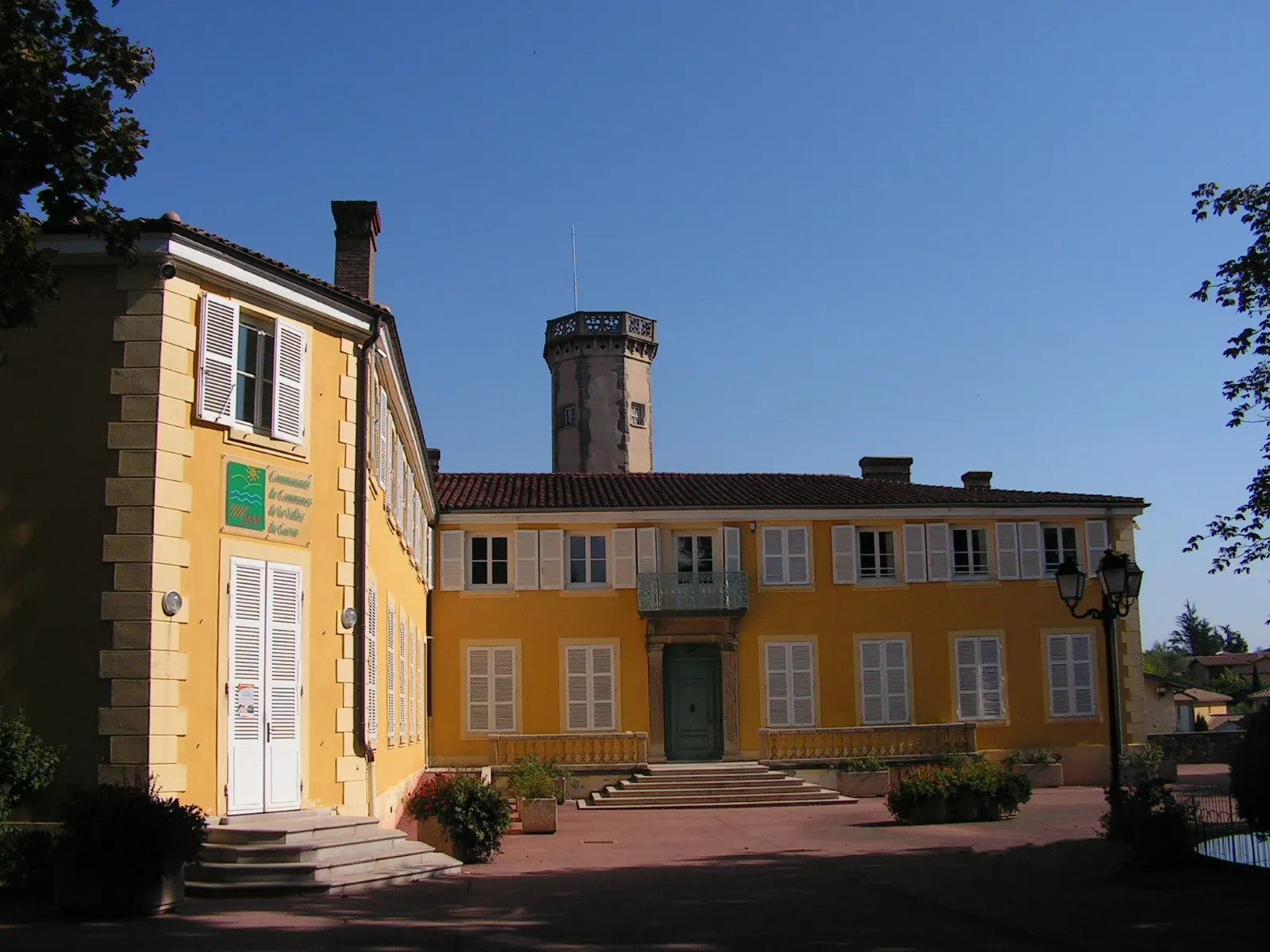 Photo showing: This building is en partie classé, en partie inscrit au titre des monuments historiques de la France. It is indexed in the base Mérimée, a database of architectural heritage maintained by the French Ministry of Culture, under the reference PA69000015 .