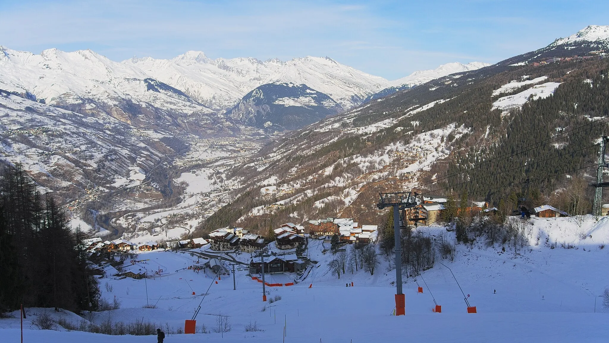 Photo showing: Paradiski, Montchavin. Taken in La Plagne, slope montchavin, Savoie, France.