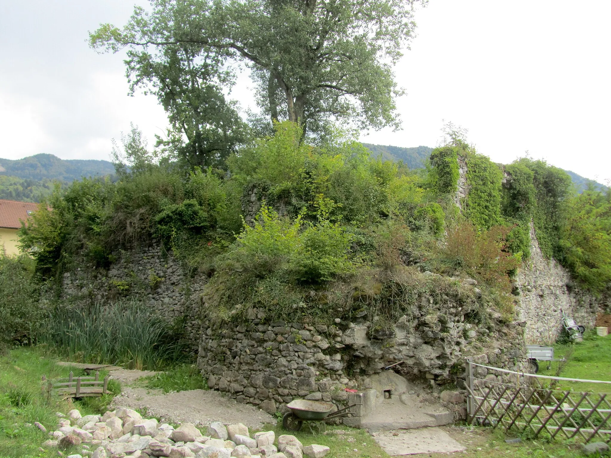 Photo showing: les vestiges de la maison forte de Cursinges (Haute-Savoie)