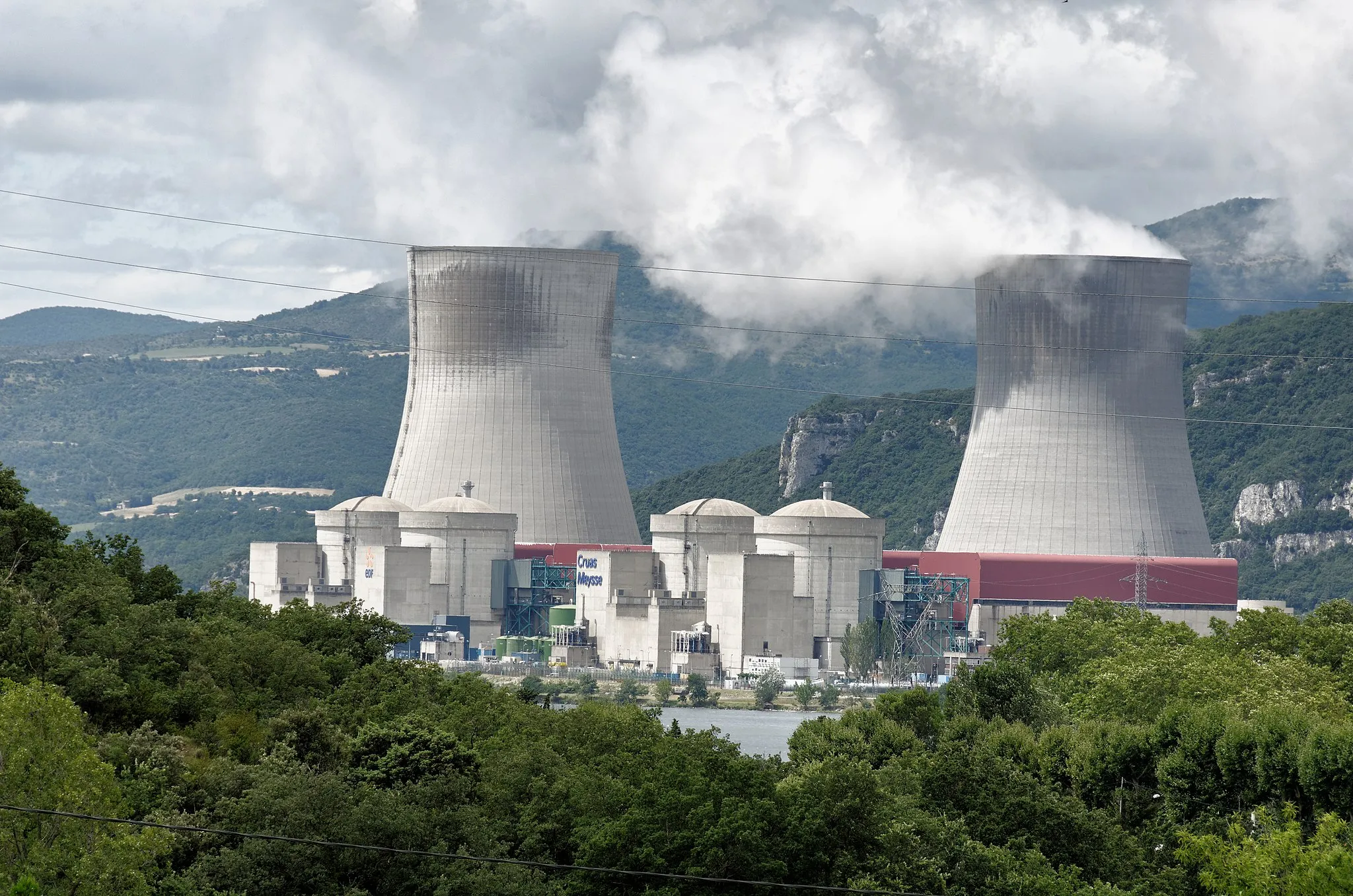 Photo showing: Cruas nuclear power plant (France)