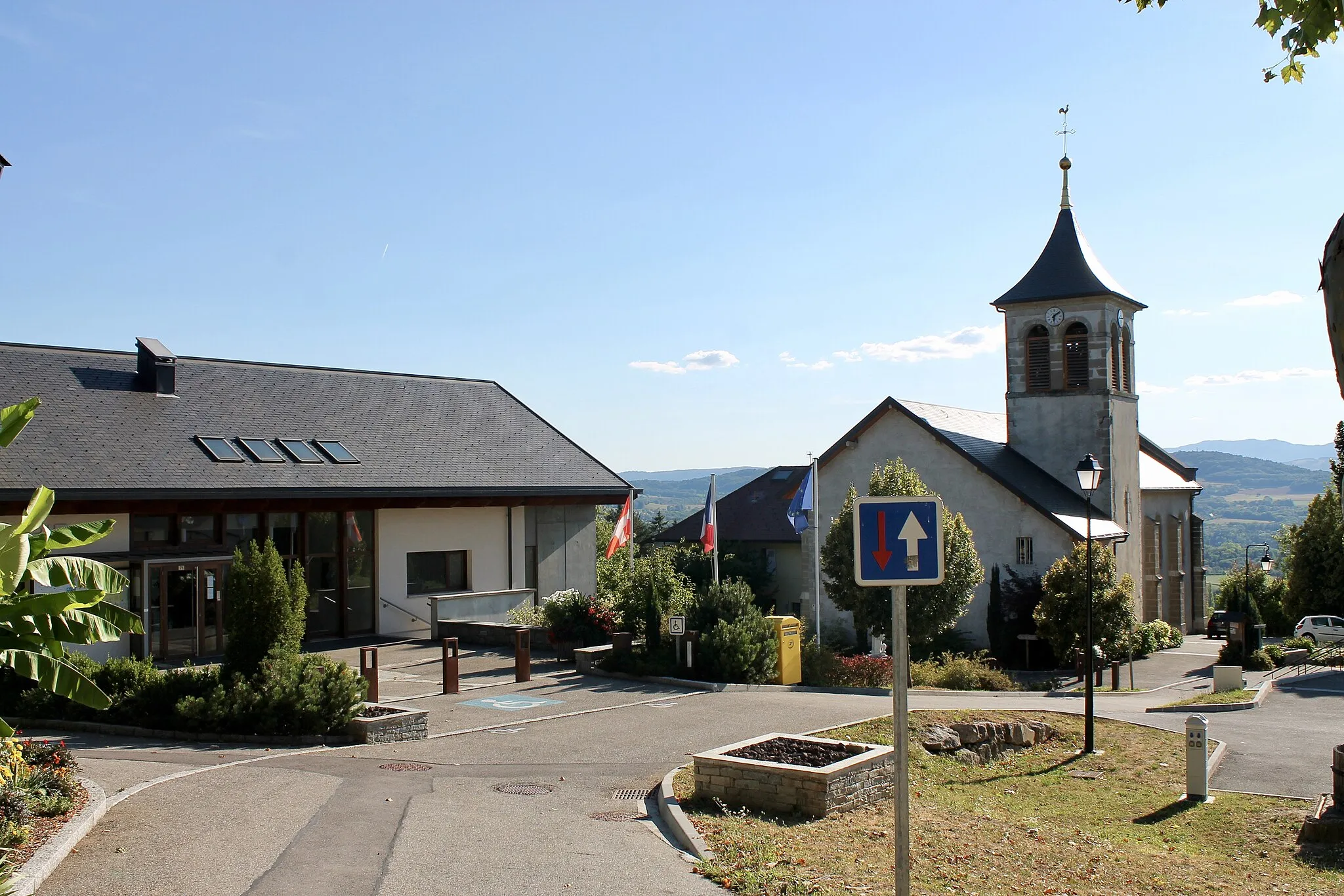 Photo showing: Mairie et église de Choisy (août 2018).