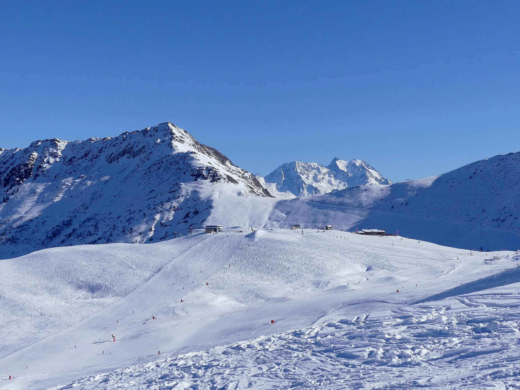 Photo showing: Sight, in winter from Valmorel ski slopes, of Col du Gollet pass in Savoie, France. At the background can be seen Grande Casse mountain.