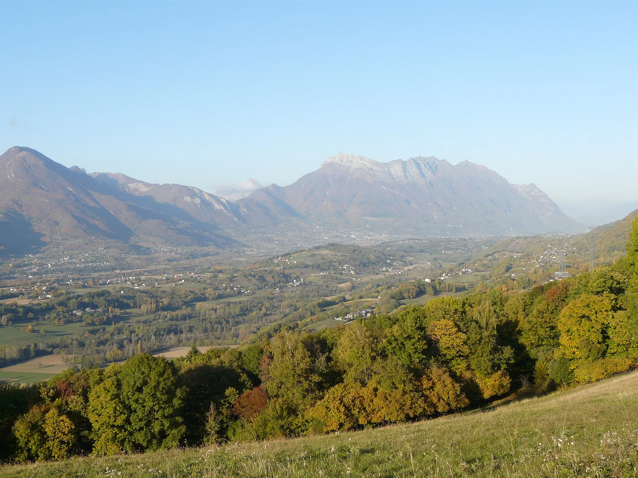 Photo showing: La Combe de Savoie vue depuis les environs de fr:Saint-Pierre-de-Soucy