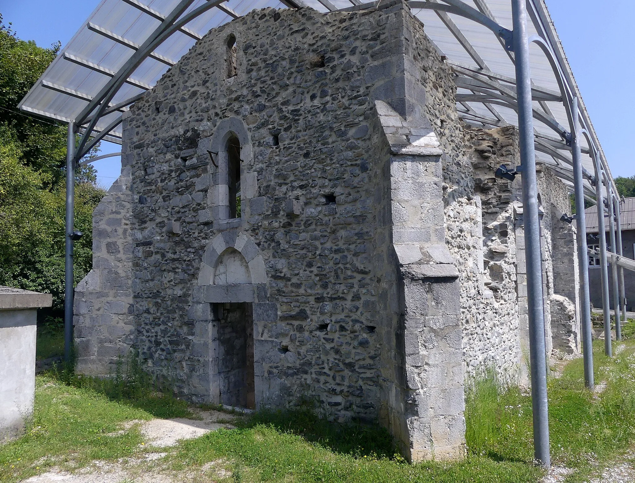 Photo showing: Sight of the main facade of Grésy-sur-Isère former church, in Savoie, France.