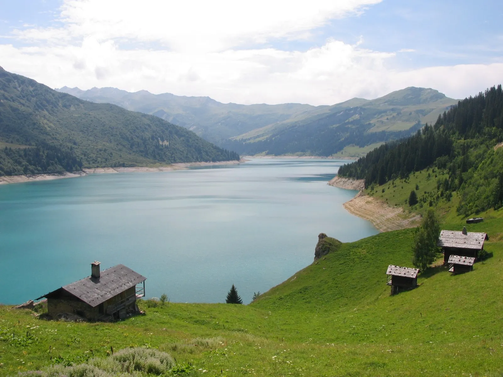 Photo showing: Sight of the lac de Roselend lake, in Savoie, France.