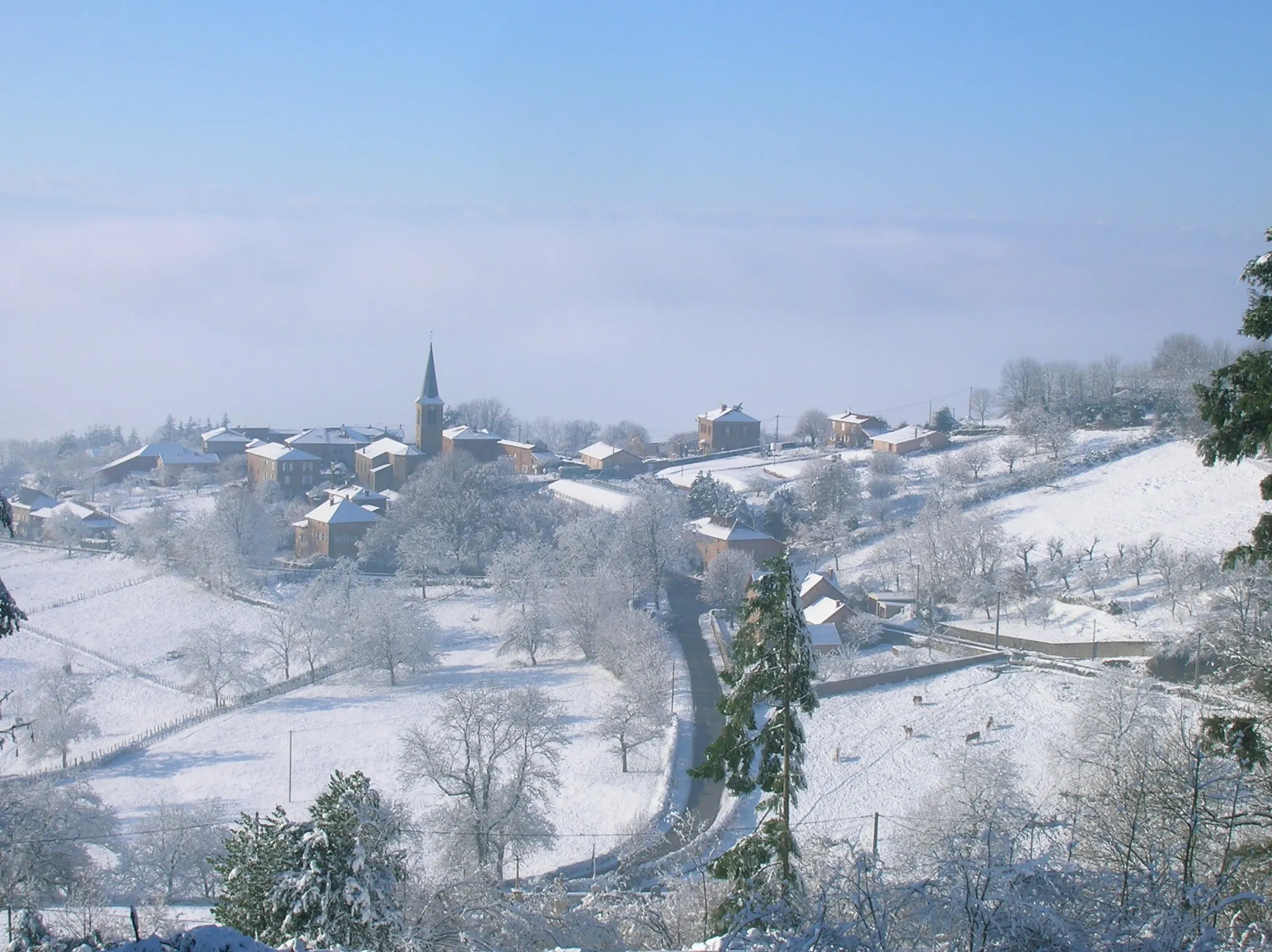 Photo showing: vue sur le village d'Arcinges, hiver
