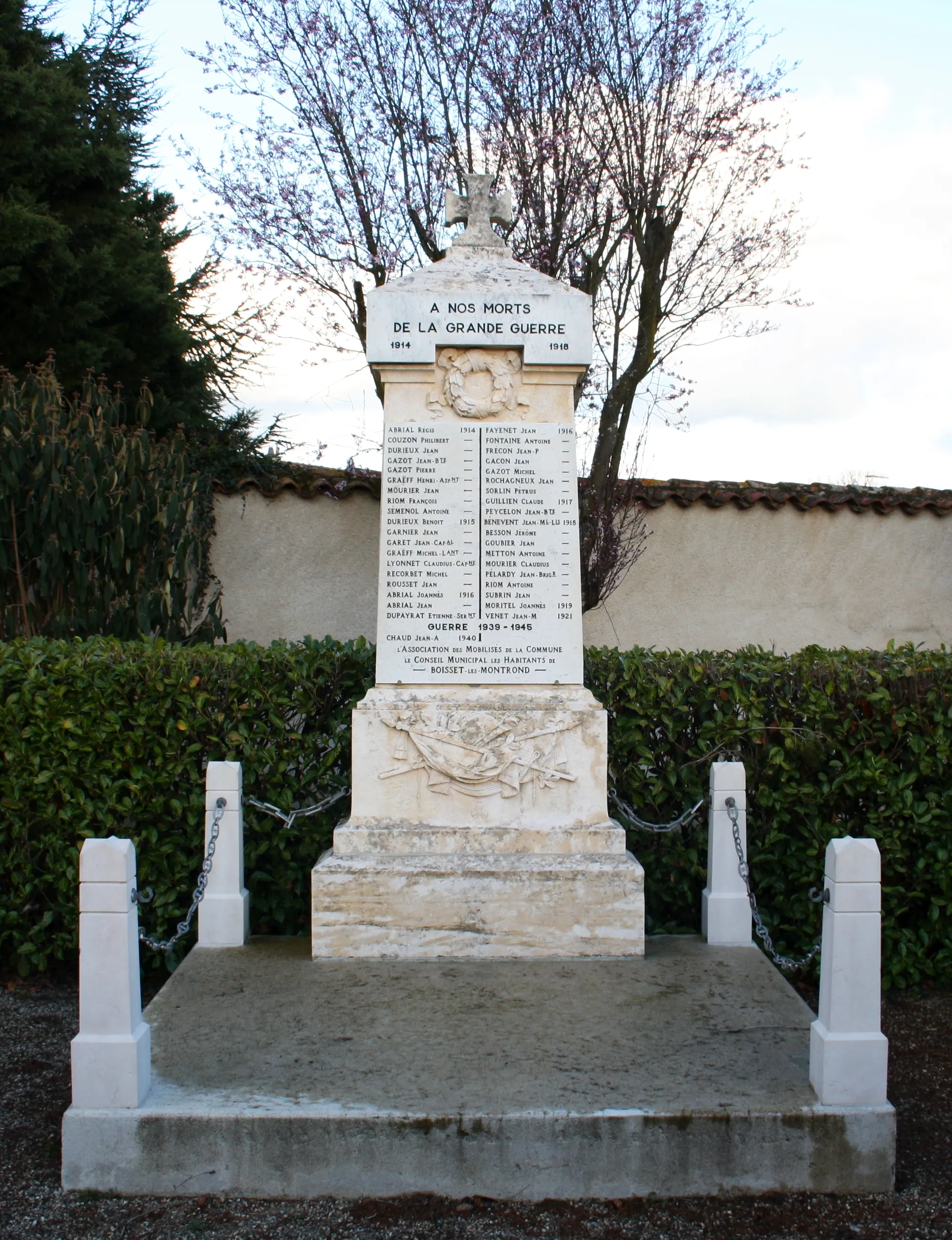 Photo showing: Monument aux morts de Boisset-lès-Montrond