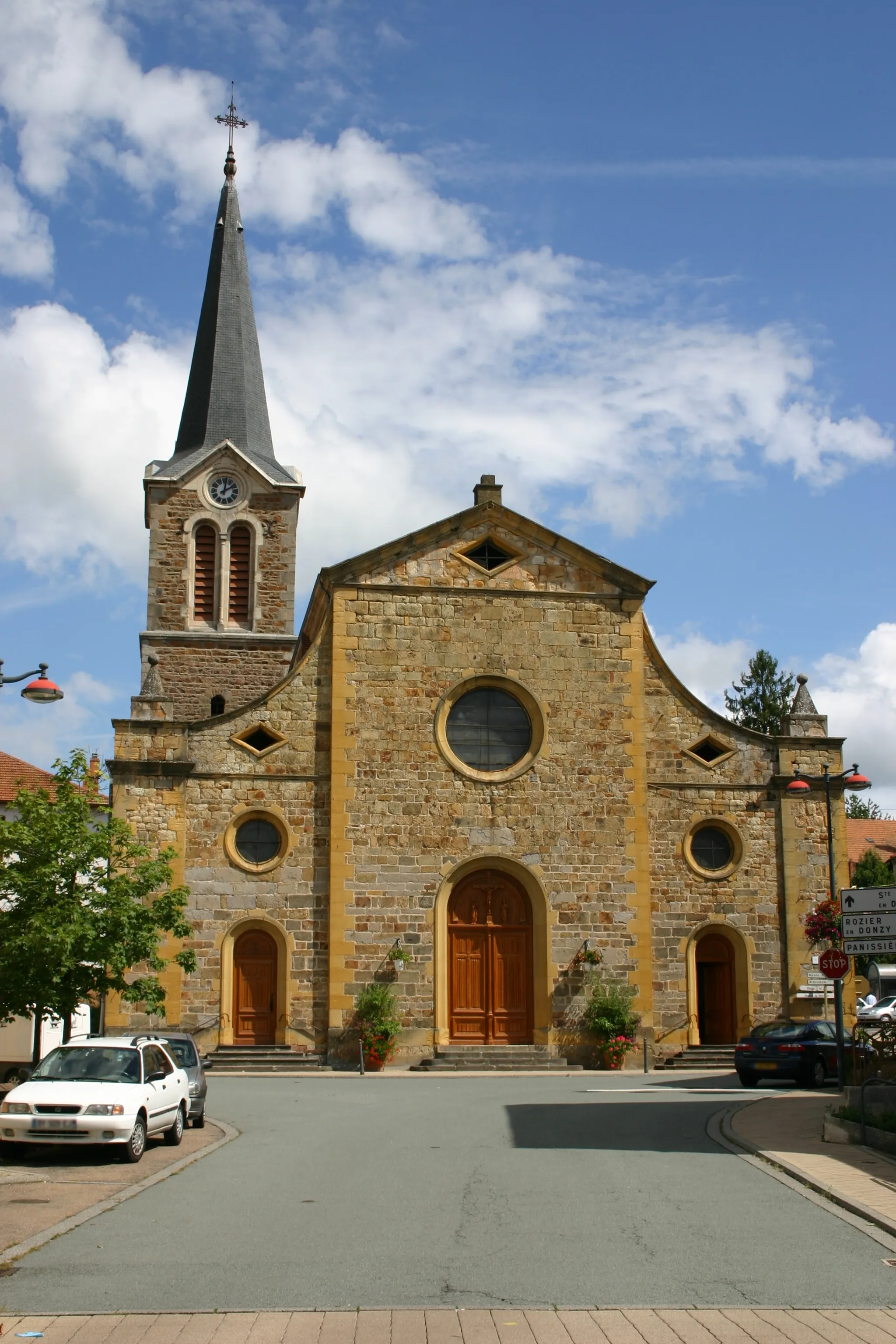 Photo showing: L'église de Bussières dans le département de la Loire.