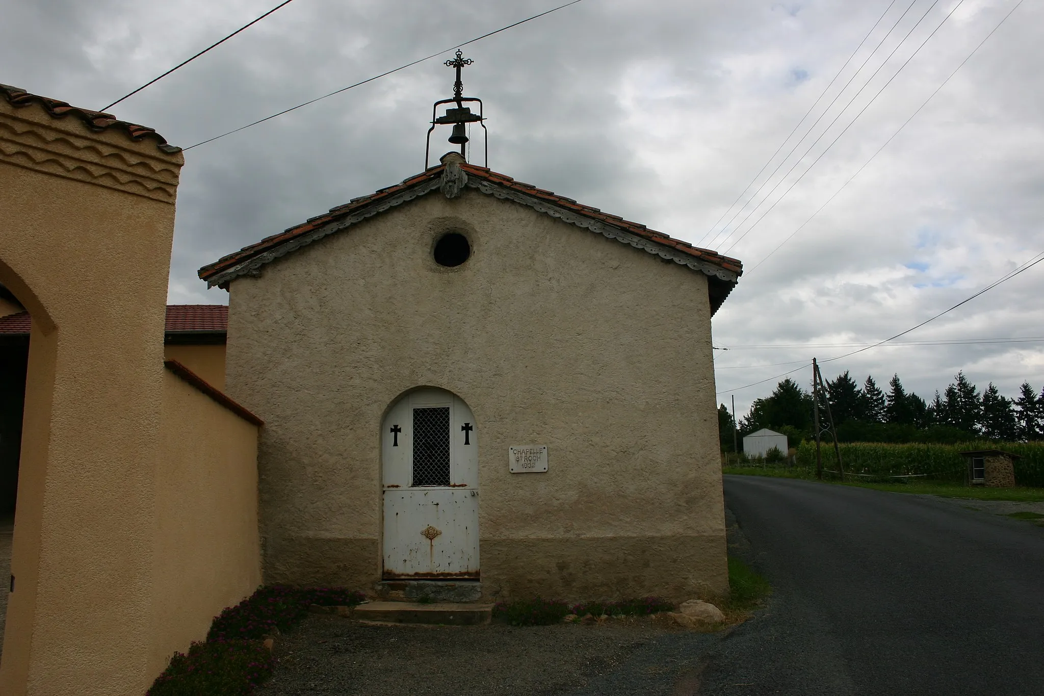 Photo showing: La chapelle Saint-Roch sur la commune de Bussières dans le département de la Loire.