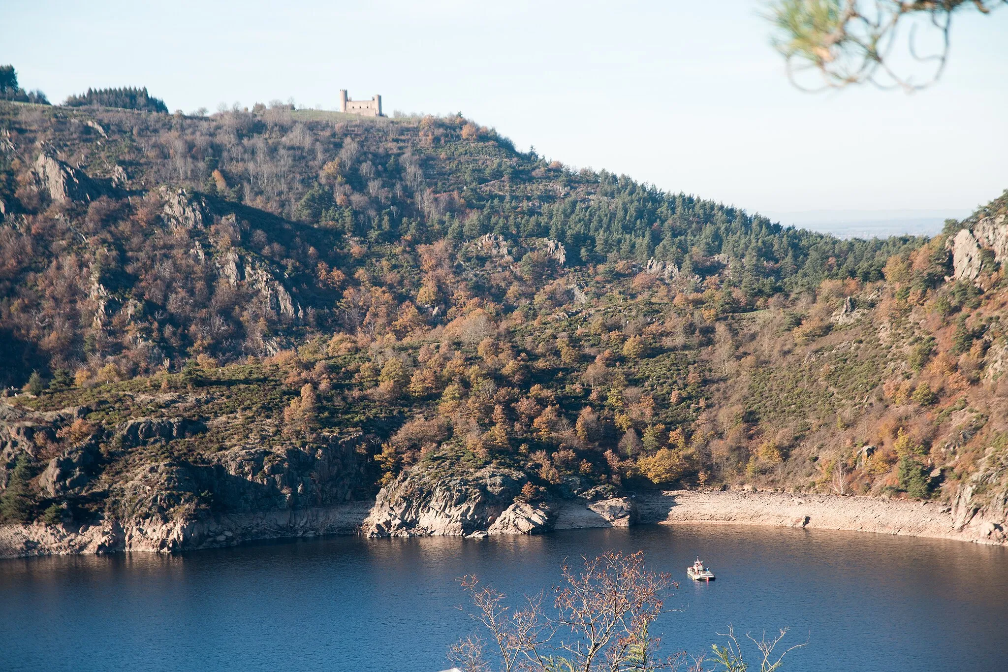 Photo showing: The Castle of Essalois view from Saint Victor sur Loire.