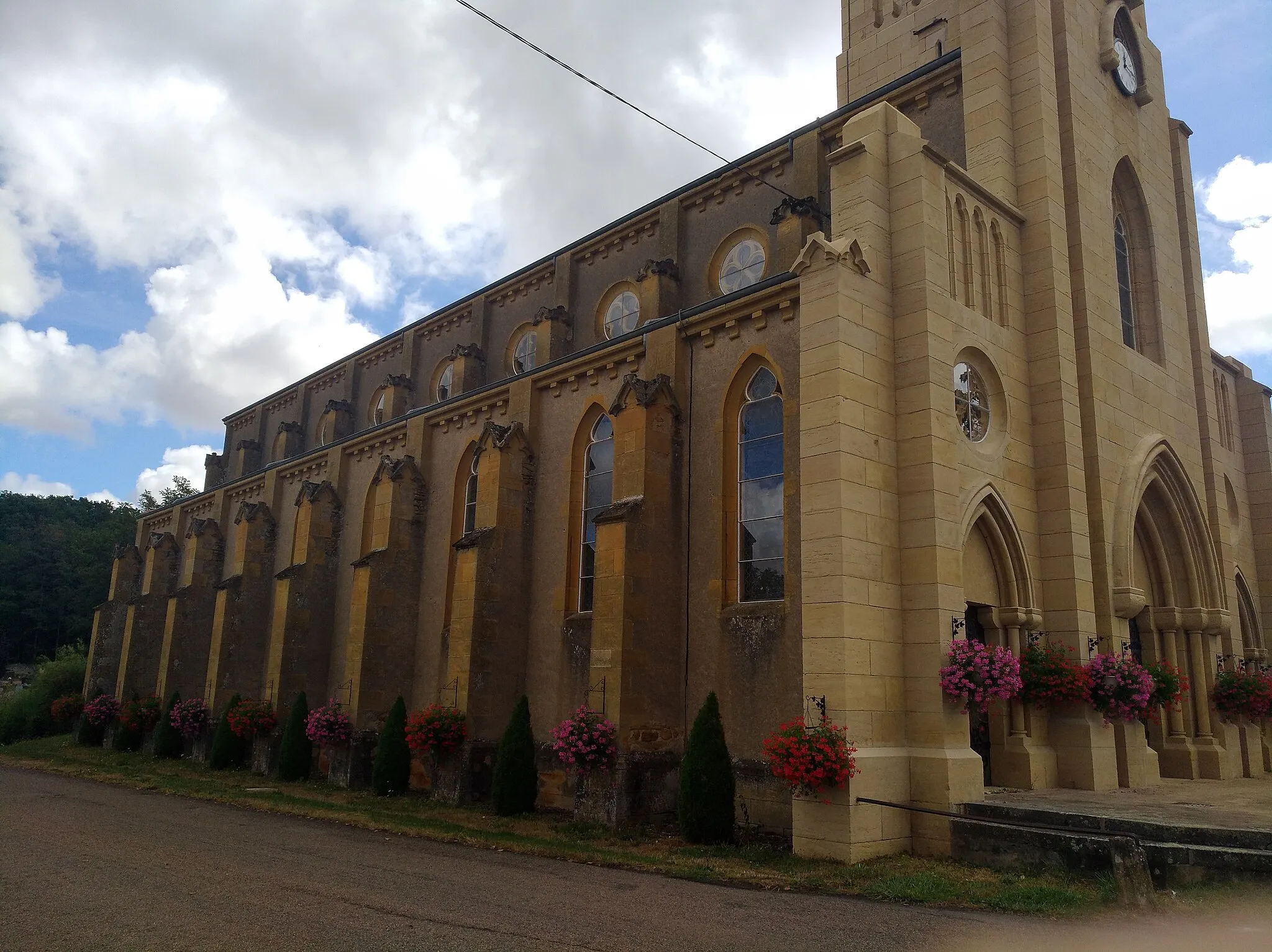 Photo showing: Église Saint-Éloi de Chandon, dans le département de la Loire.