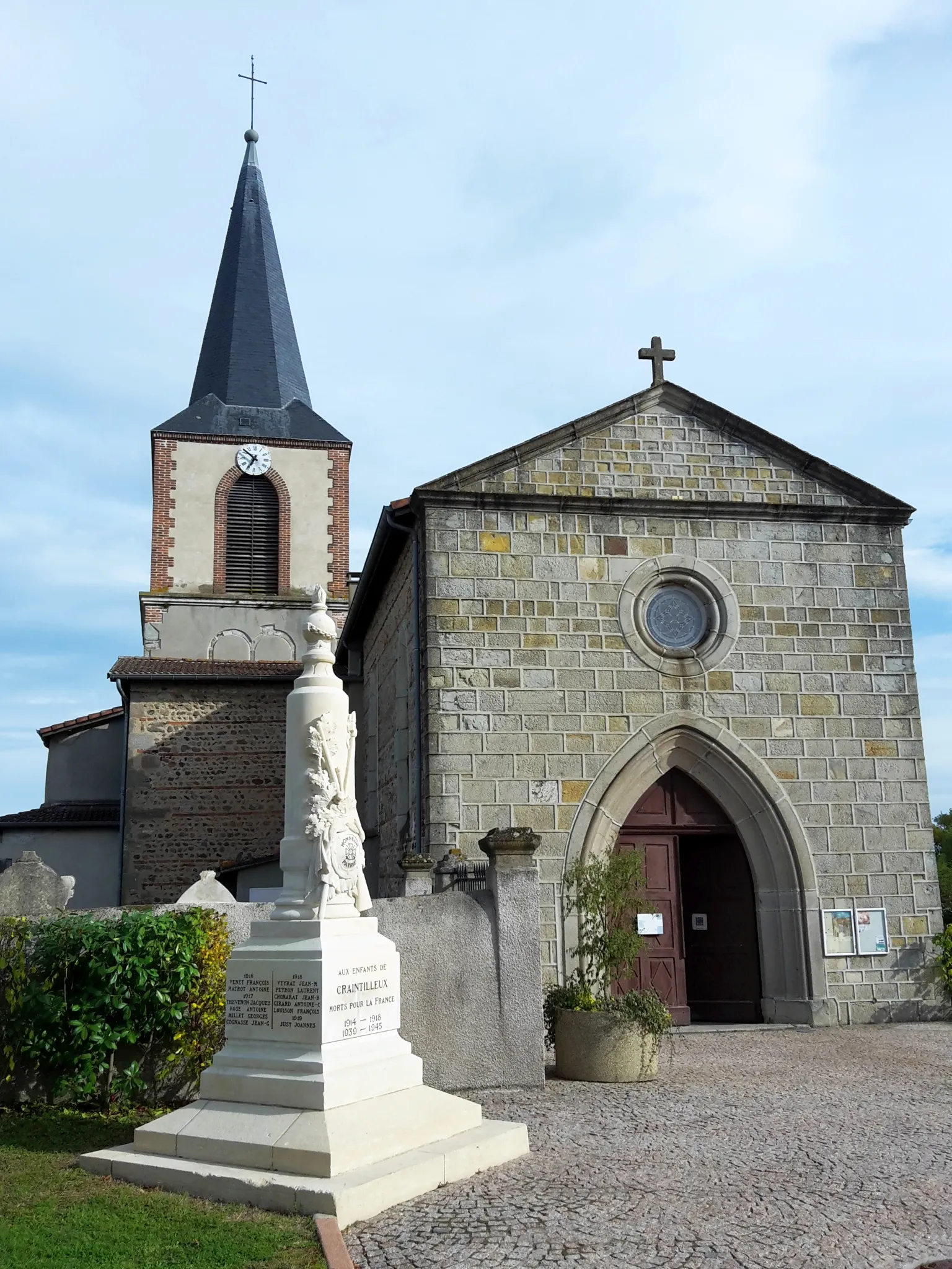 Photo showing: Format portrait de l'église de Craintilleux