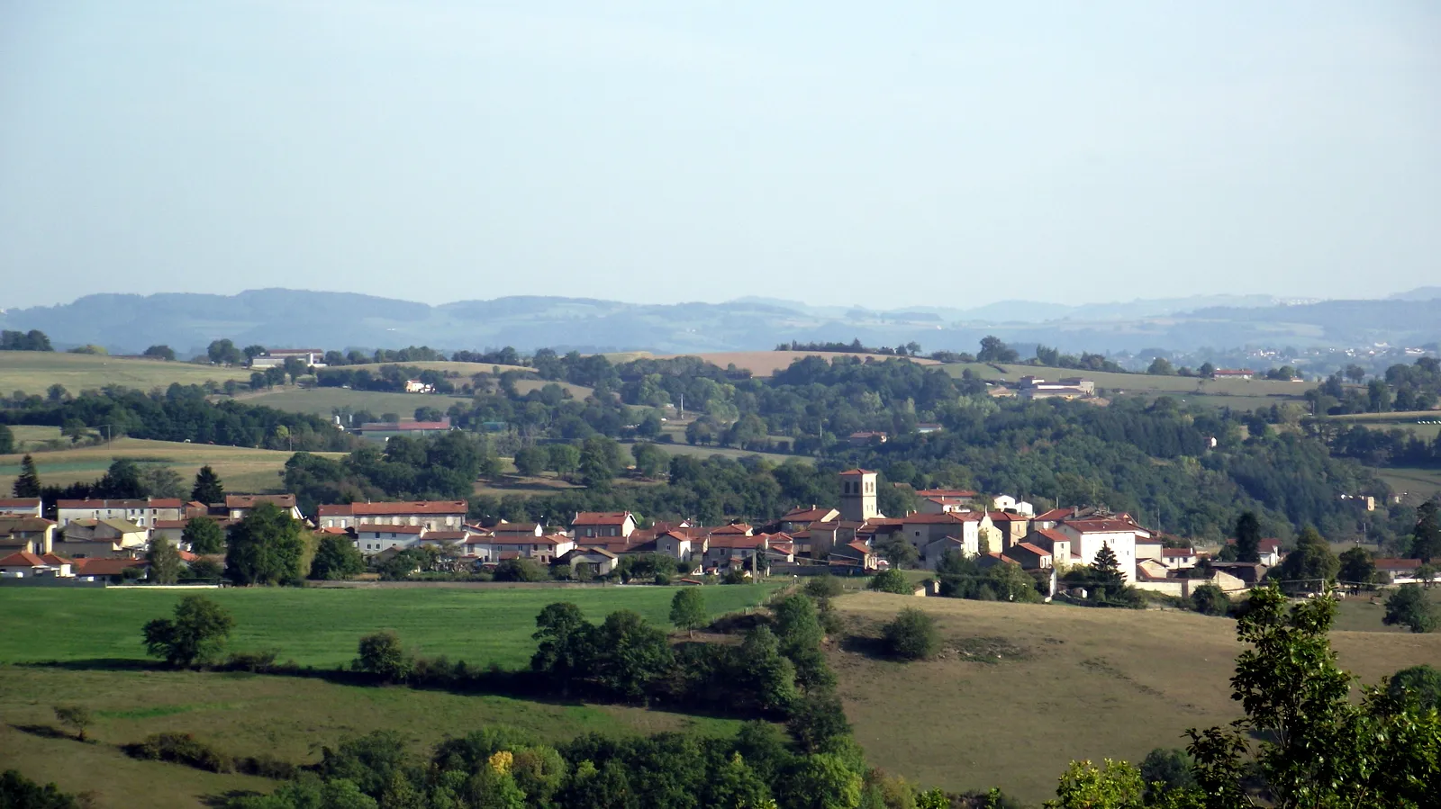 Photo showing: Le village de Cottance, vu de Rozier-en-Donzy