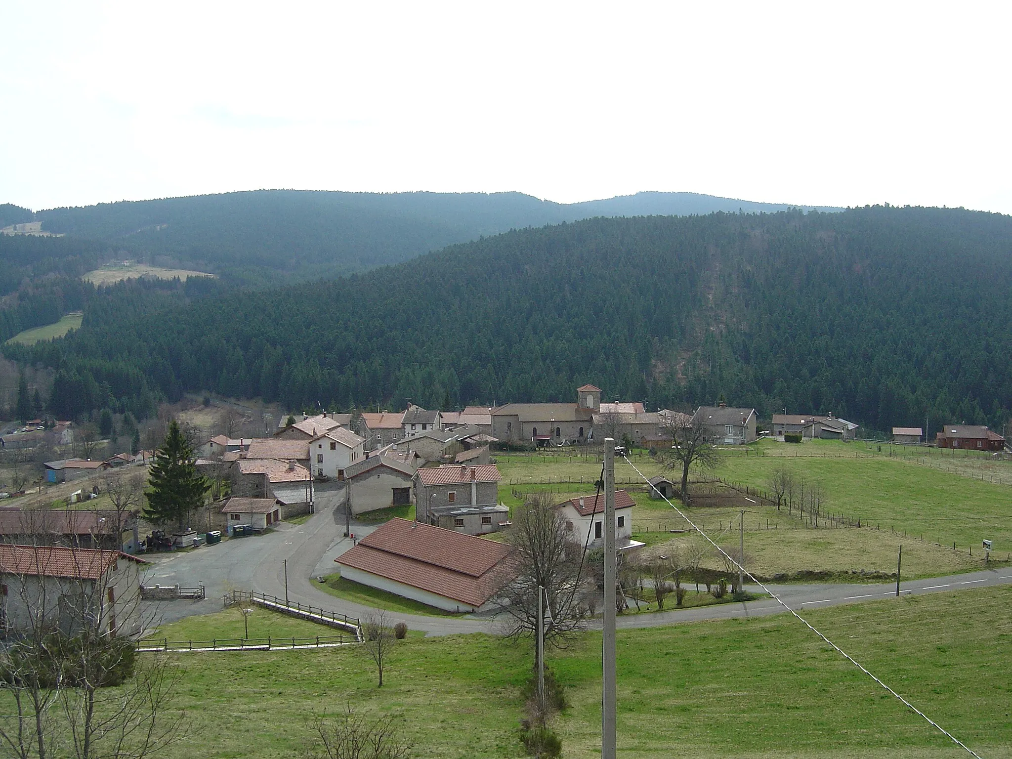 Photo showing: Village de la Chambonie (42) dans le Haut-Forez, à la limite entre le département de la Loire et celui du Puy-de-Dôme