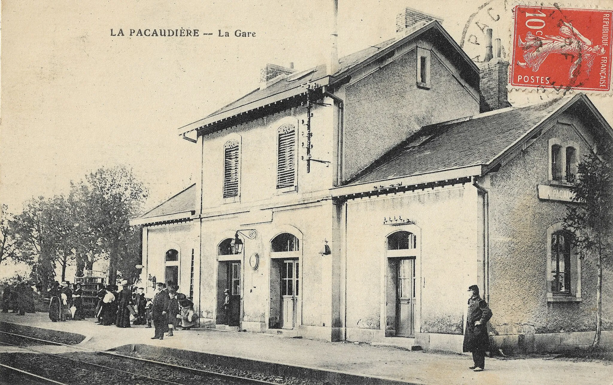 Photo showing: La Pacaudière - La Gare