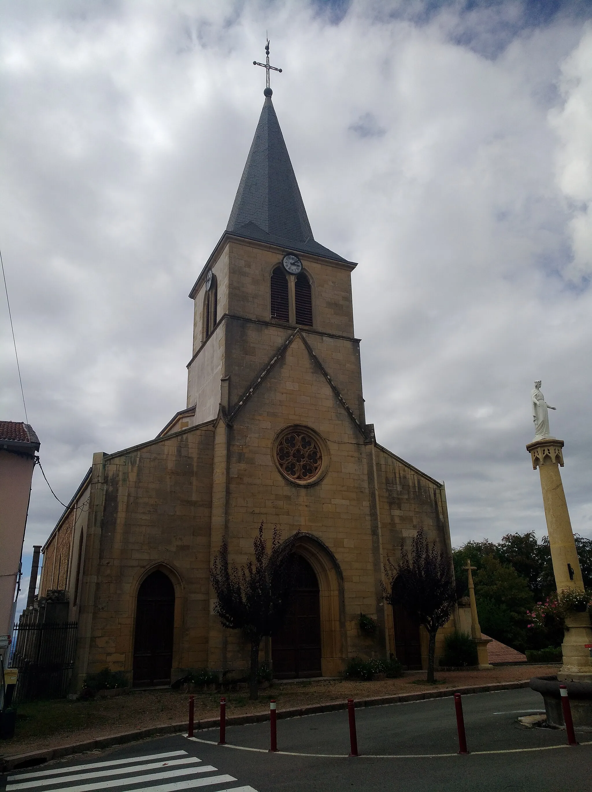 Photo showing: Église du Cergne, dans le département de la Loire.