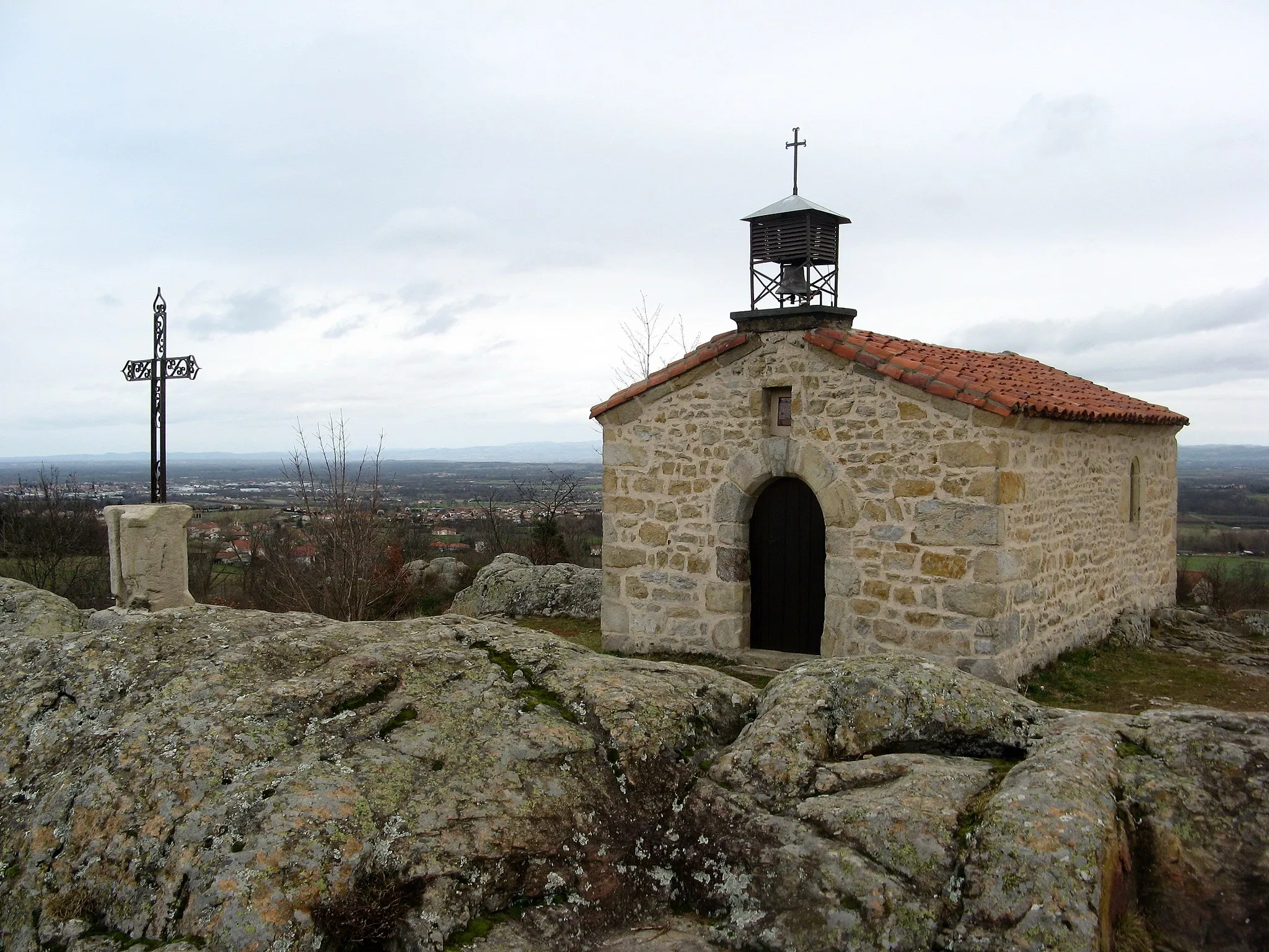 Photo showing: Lézigneux : Chapelle Saint-Roch vers le hameau de Vidrieux