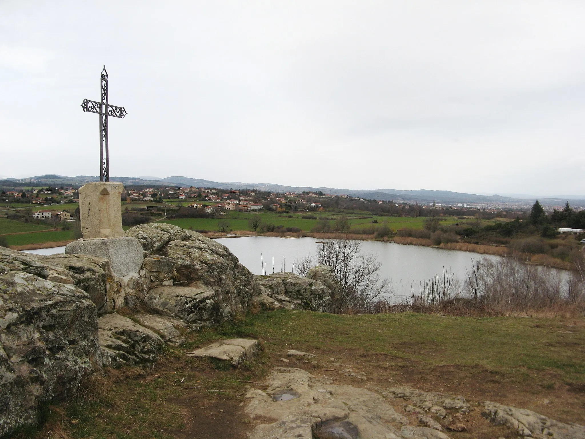 Photo showing: Lézigneux : étang de Vidrieux