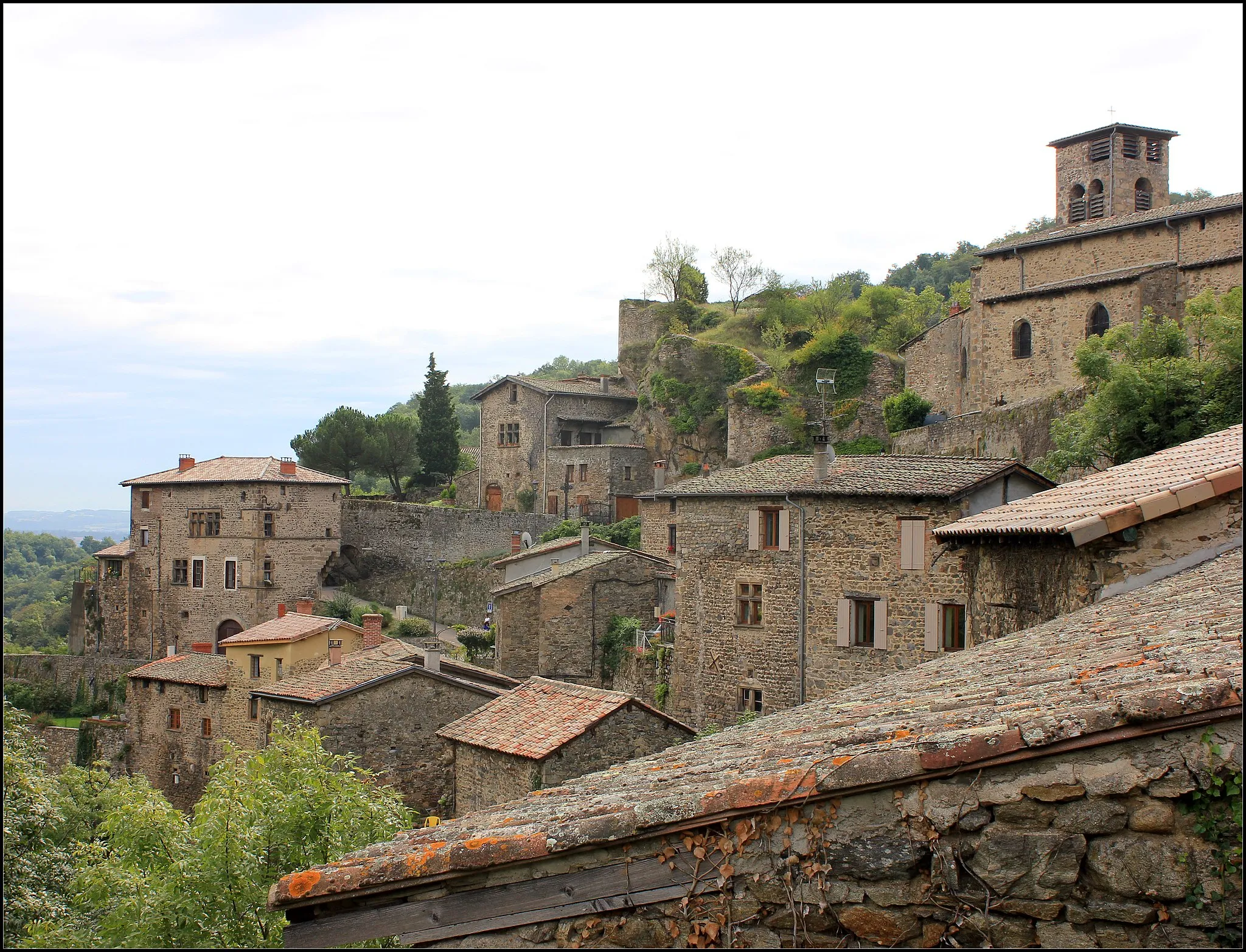 Photo showing: Vue partielle sur le village de Malleval (42) .