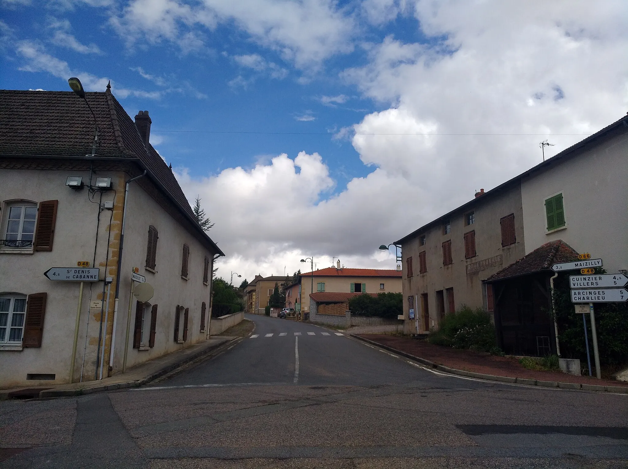 Photo showing: Départ de la route départementale 66 (route de la Gonne), en direction du nord (Maizilly puis Saône-et-Loire), à Mars, dans le département de la Loire (France).