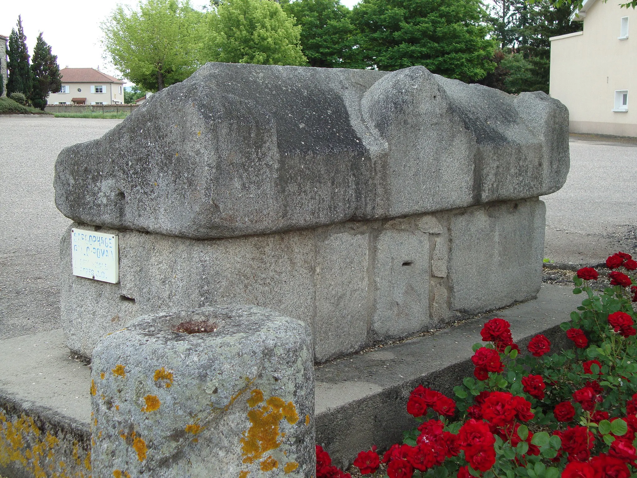 Photo showing: Marclopt (Loire, Fr) sarcophage galloromain