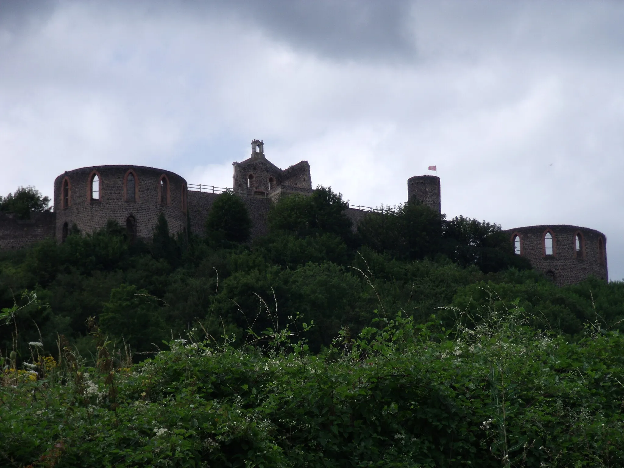 Photo showing: Vue du château de MARCILLY-LE-CHÂTEL