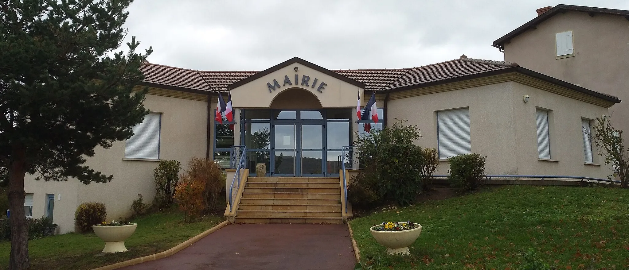 Photo showing: Mairie de Neaux (Loire, France).