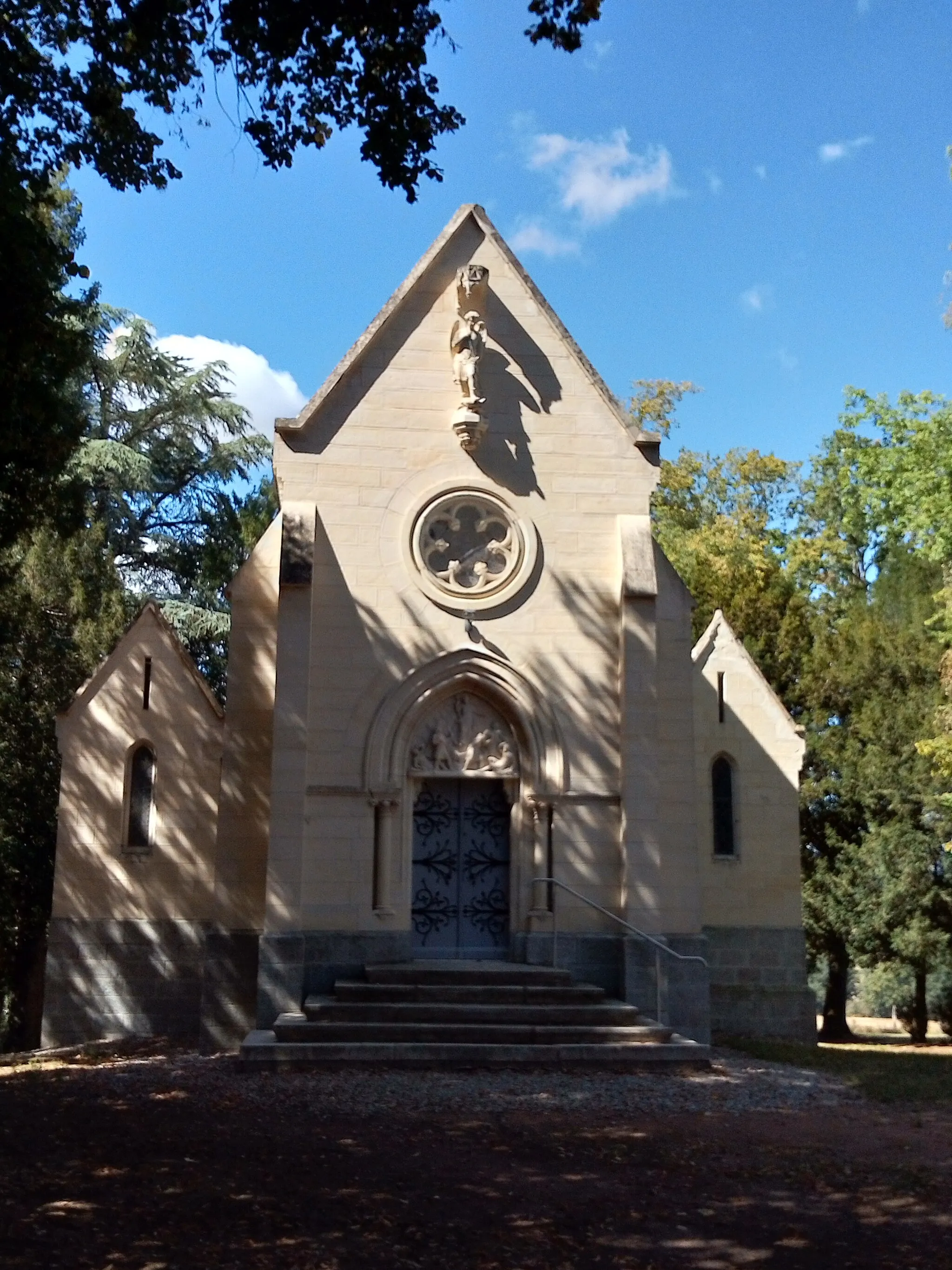 Photo showing: Chapelle mortuaire de style gothique de la famille Alcock édifiée en 1878.